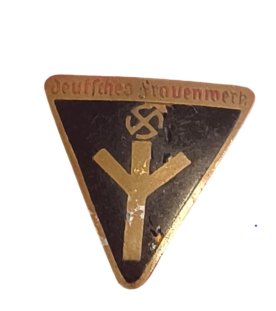WWII German Third Reich Frauenschaft Women's Membership Brooch: Please not enamel chip