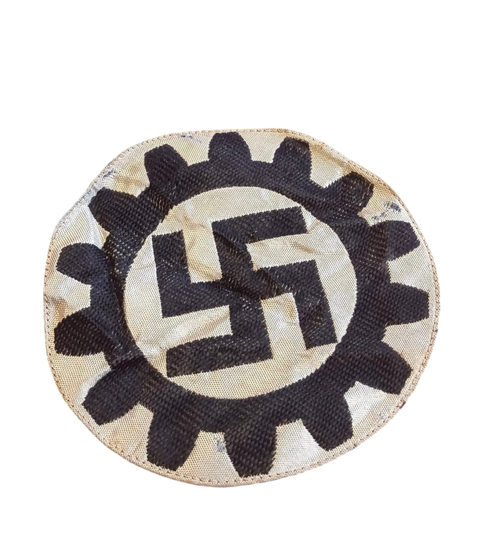 WW2 German Third Reich DAF Sports Shirt Insignia: 4.5 in diameter