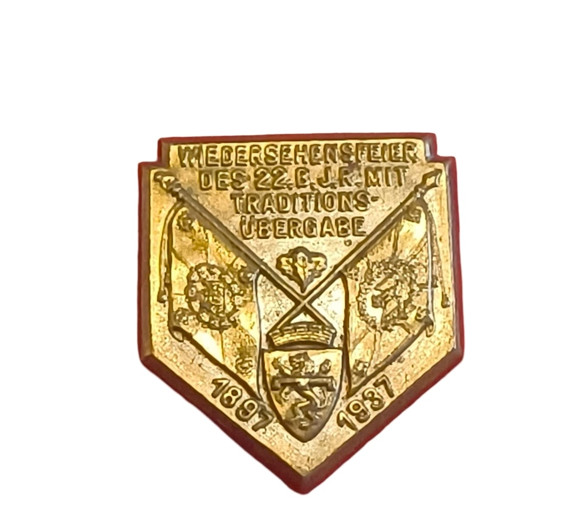 WW2 German Third Reich 1937 Traditions Tinnie: Nice sticker tag on the back