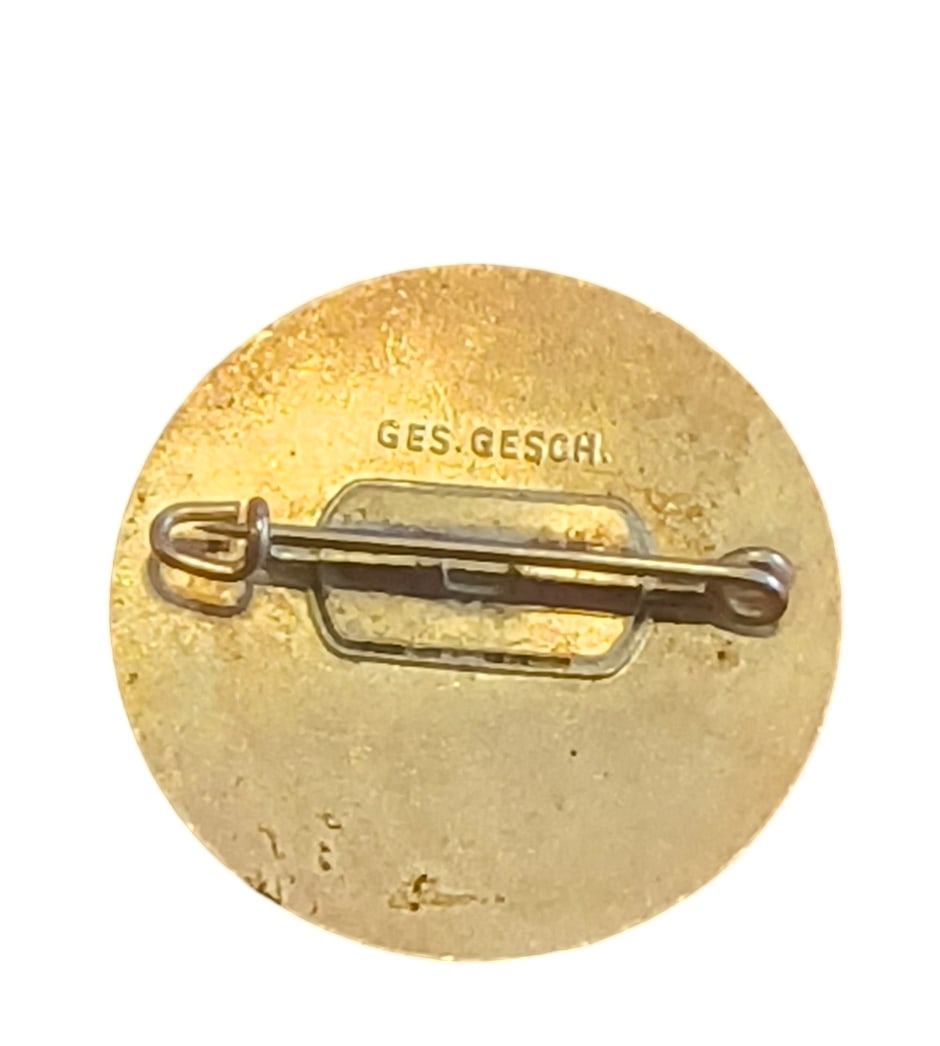 WW2 German Third Reich Is Free Schwefternichaft Badge - 2