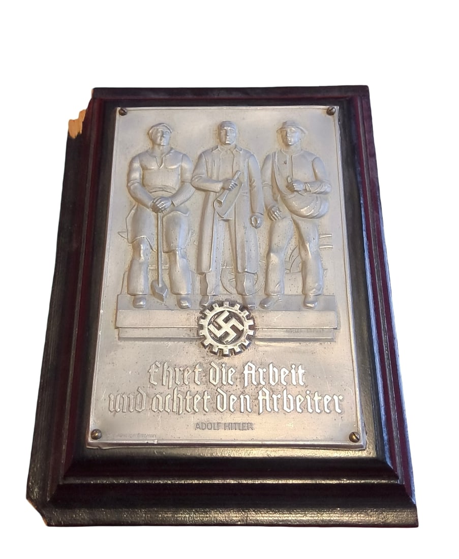 WW2 German Third Reich Daf Factory Honor Plaque: Please note the corner damagesPlaque itself is perfect6in by 8in