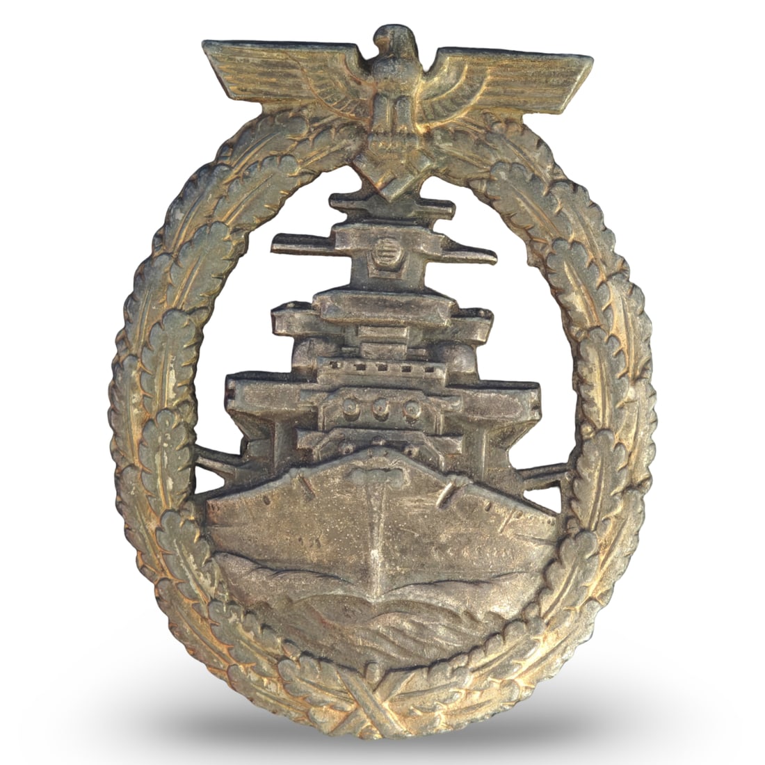 WW2 German Third Reich High Seas Fleet Badge - Adolf Bock & Schwerin - Flottenkriegsabzeichen: Wide fluted pin, block and barrel-style hinge, and a round wire 'C' catch on a circular base pad.