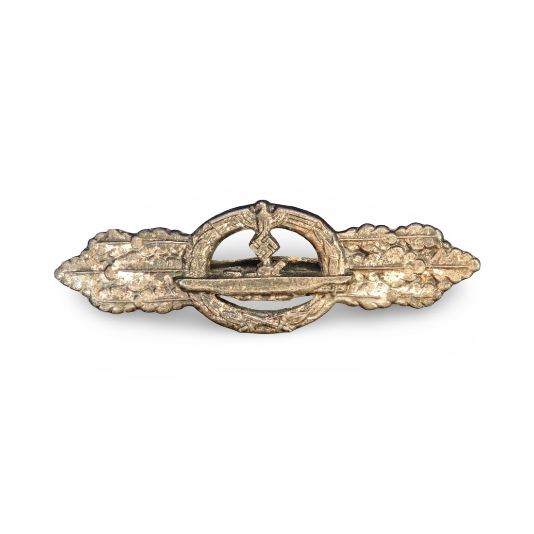 WW2 German Third Reich U-Boat Front Clasp in Silver - Schwerin & Sohn, Berlin - U-Boot-Frontspange: Wide fluted "coke bottle" pin -magnetic-, integrated barrel hinge, and a flat wire "C" catch mounted securely onto a circular base plate