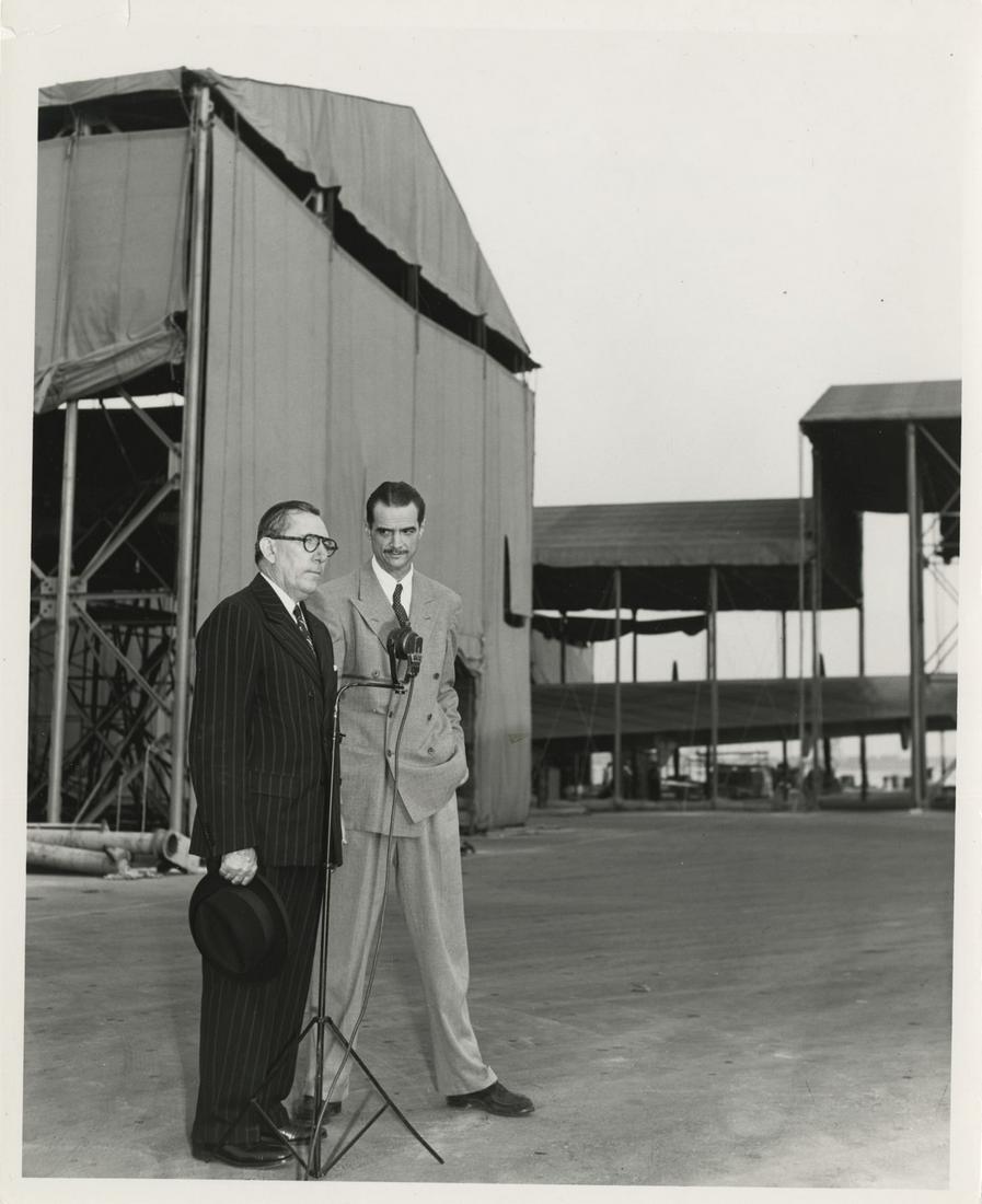 For Auction Howard Hughes personal (16) photographs with (0088) on
