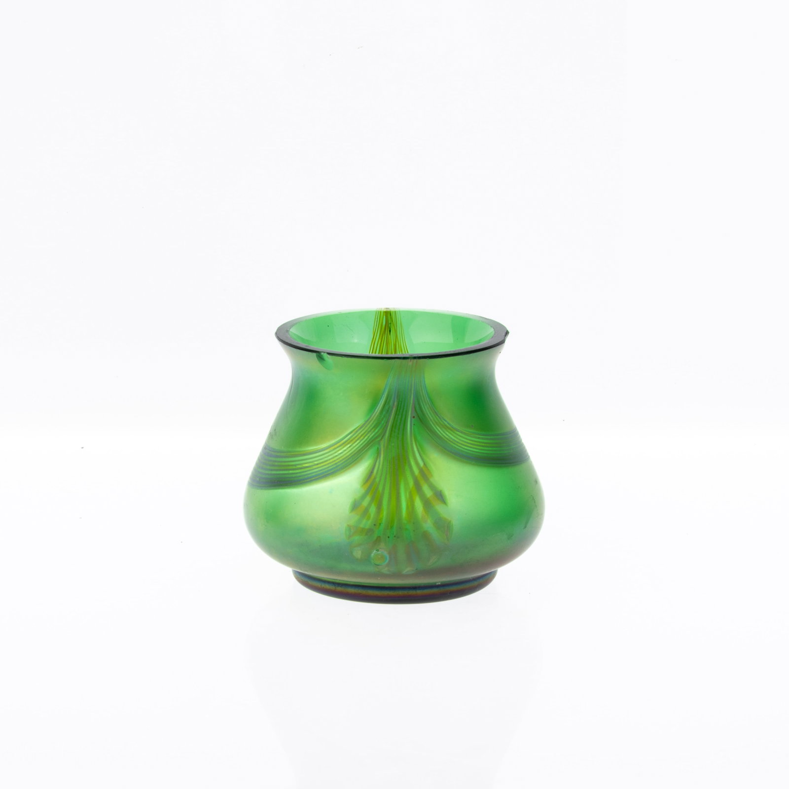LOETZ GLASS VASE: 9x9x8CM.From a collection of Wedgwood and other selected ceramic/porcelain objects. Kindly examine all photographs provided in this listing or ask for a condition report. All items offered are in gene