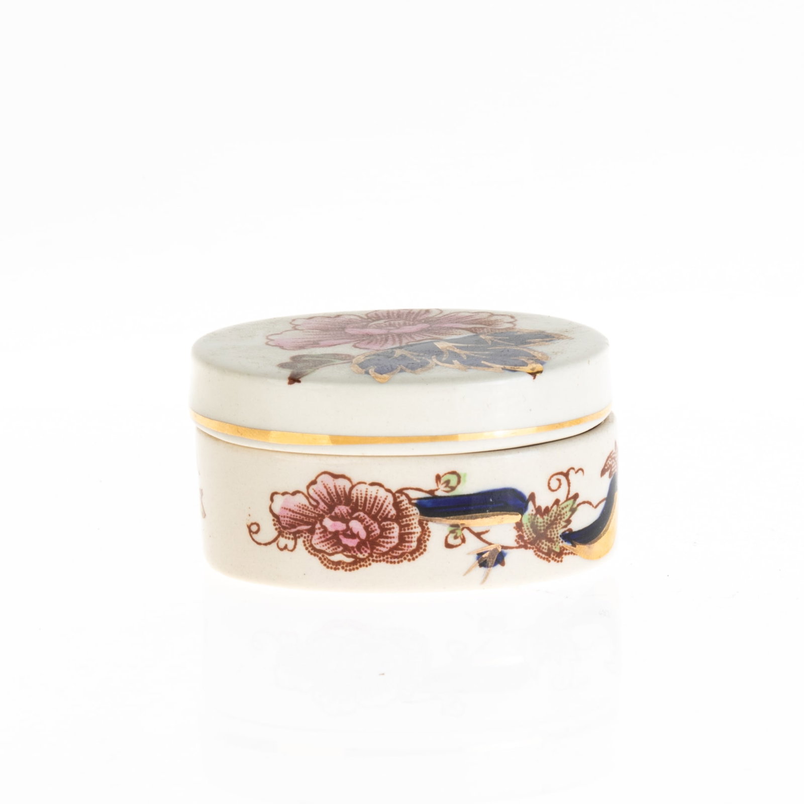 MASON'S IRONSTONE IMARI PALETTE LIDDED BOX: 5x3.5x3.5CM.From a collection of Wedgwood and other selected ceramic/porcelain objects. Kindly examine all photographs provided in this listing or ask for a condition report. All items offered are in 
