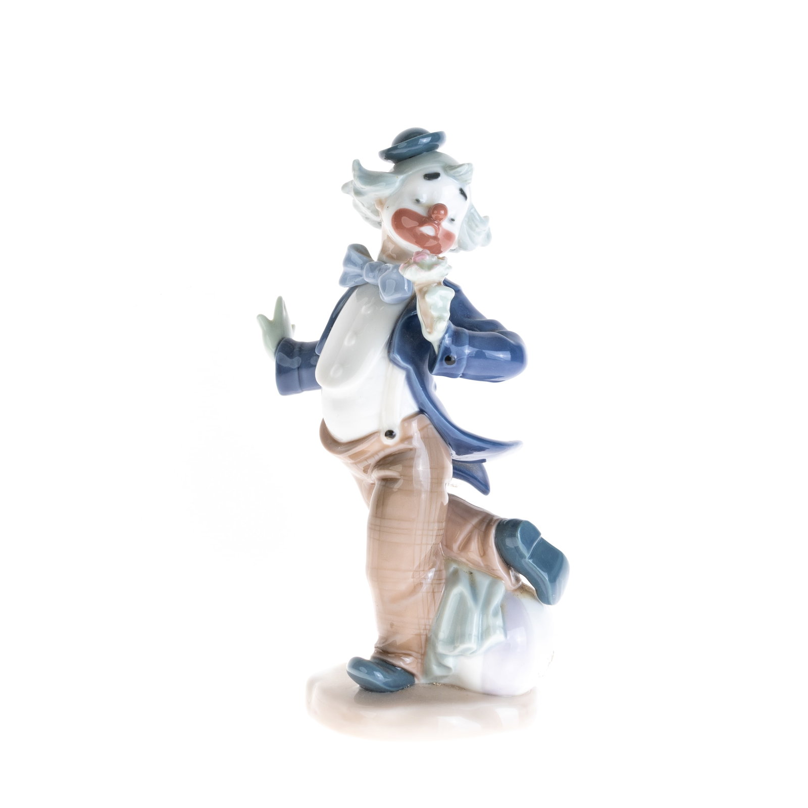 LLADRO TYPE PORCELAIN CLOWN FIGURE: 11x8x21CM. From a collection of Wedgwood and other selected ceramic/porcelain objects. Kindly examine all photographs provided in this listing or ask for a condition report. All items offered are in g