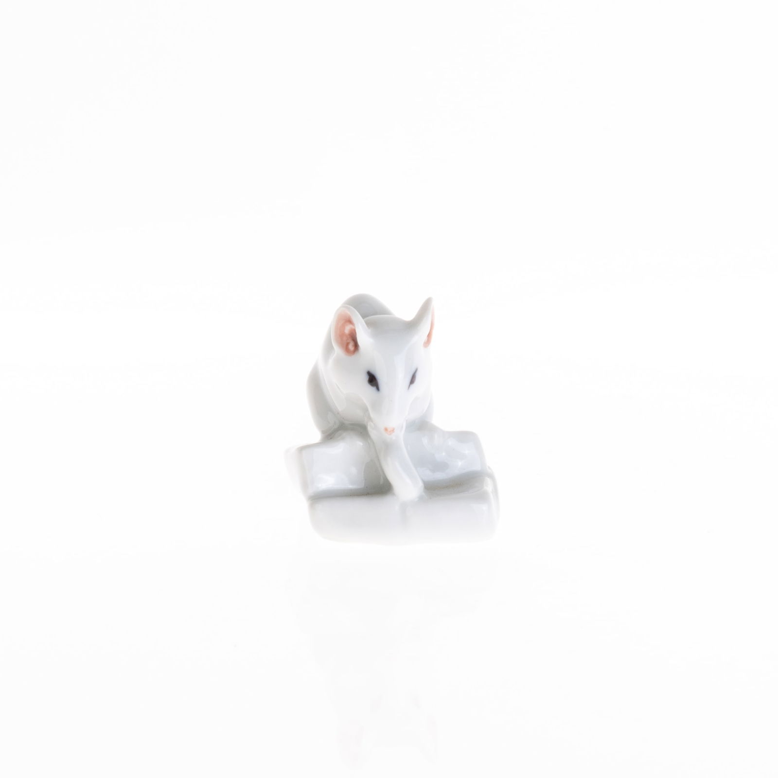 ROYAL COPENHAGEN PORCELAIN MOUSE FIGURE (1 of 5)