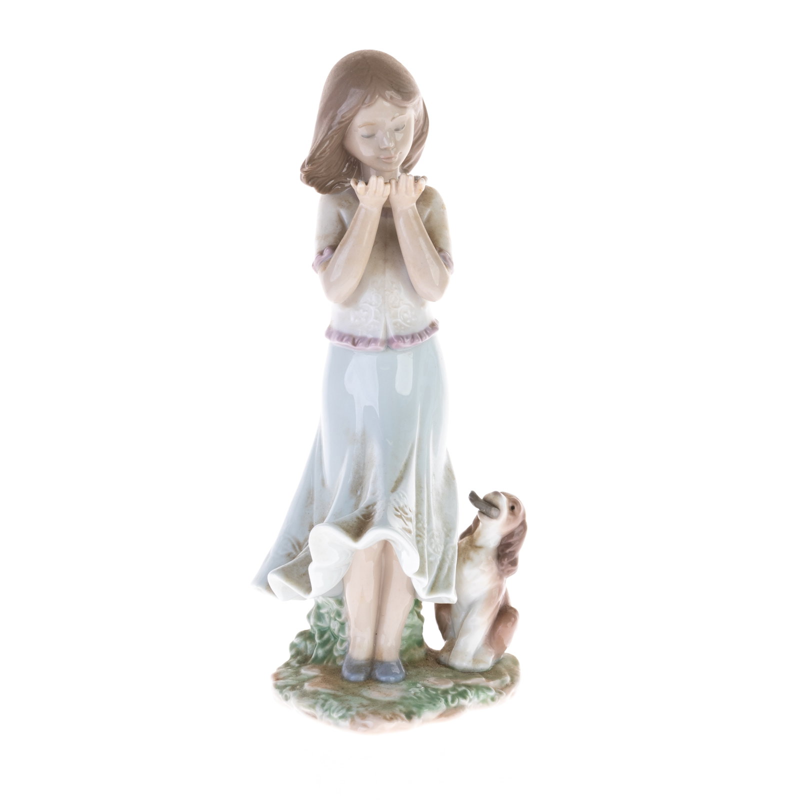 LLADRO PORCELAIN FIGURE: 11x9x21.5CM.From a collection of Wedgwood and other selected ceramic/porcelain objects. Kindly examine all photographs provided in this listing or ask for a condition report. All items offered are in 
