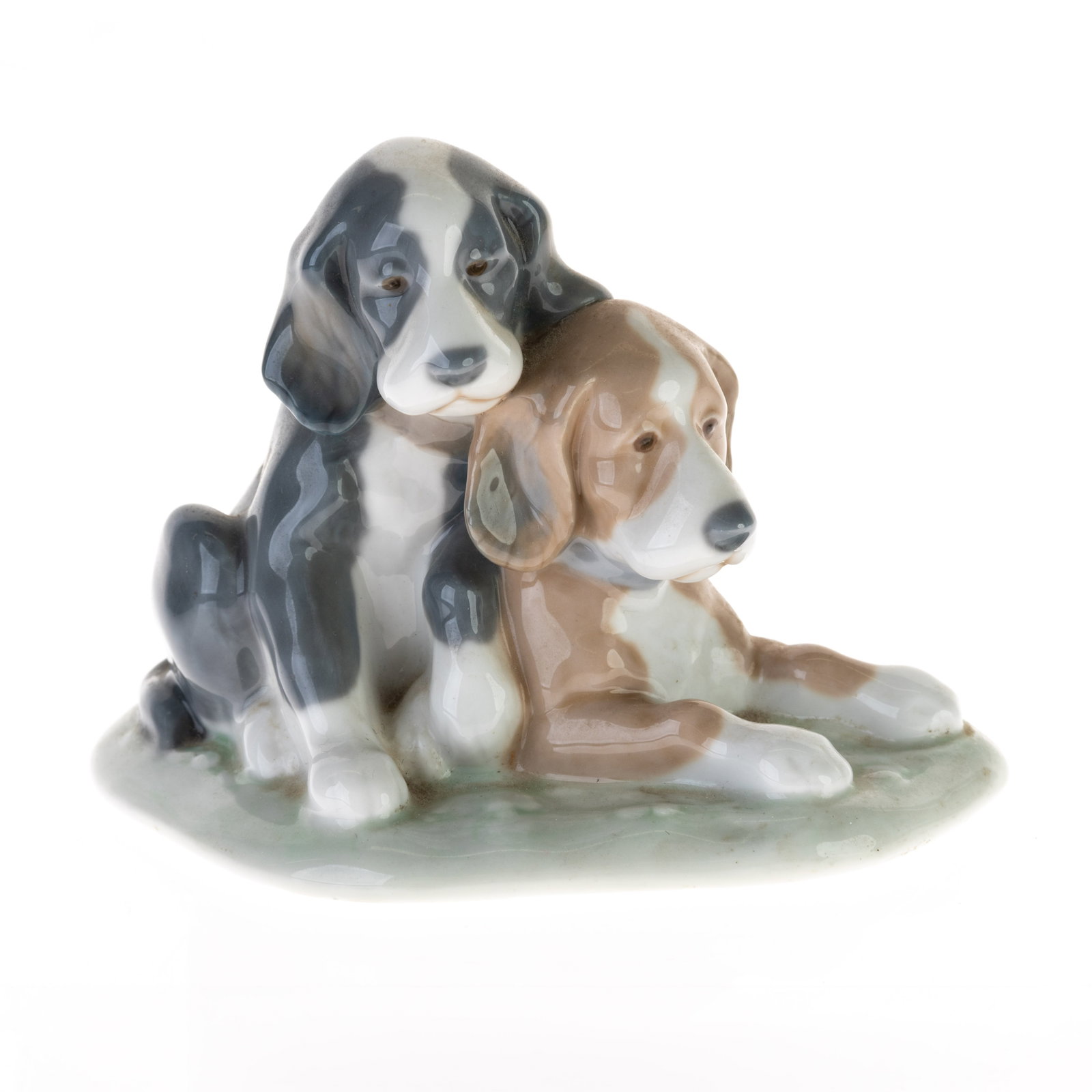 LLADRO STYLE PORCELAIN DOG FIGURE: (HEIGHT) 11.5CM.From a collection of Wedgwood and other selected ceramic/porcelain objects. Kindly examine all photographs provided in this listing or ask for a condition report. All items offered are
