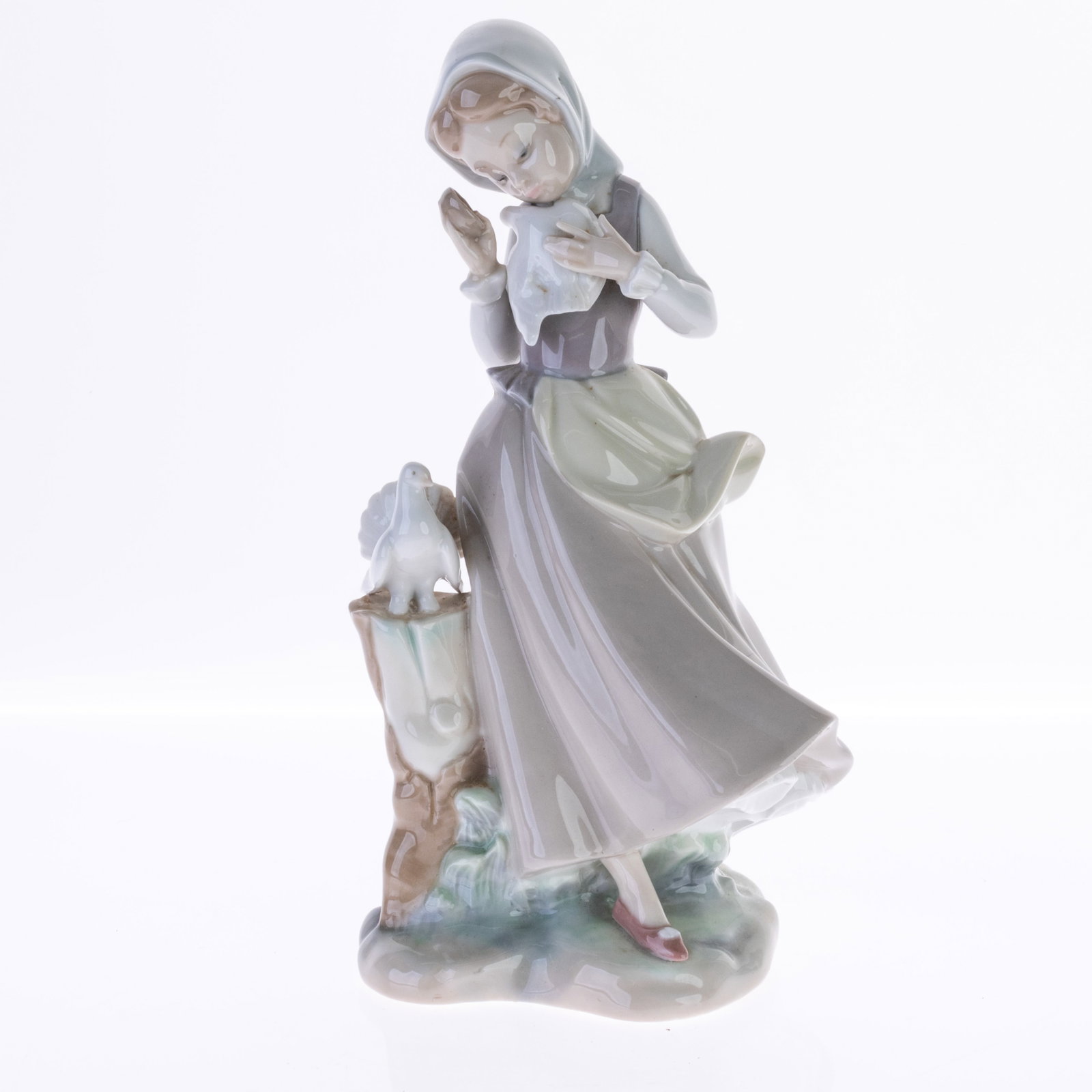 LLADRO PORCELAIN FIGURE: (HEIGHT) 22CM.From a collection of Wedgwood and other selected ceramic/porcelain objects. Kindly examine all photographs provided in this listing or ask for a condition report. All items offered are i