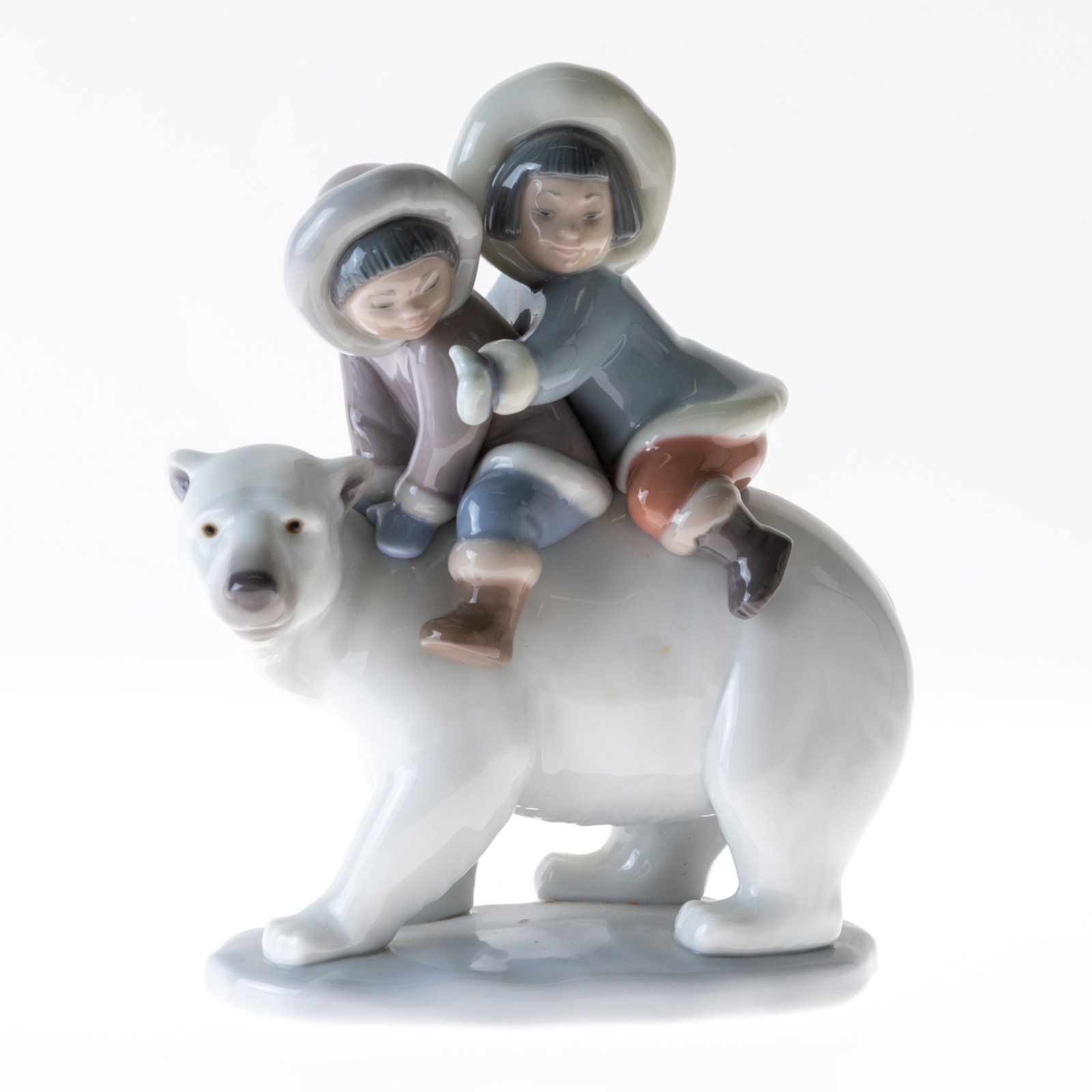 LLADRO PORCELAIN FIGURE: (HEIGHT) 17CM.From a collection of Wedgwood and other selected ceramic/porcelain objects. Kindly examine all photographs provided in this listing or ask for a condition report. All items offered are i