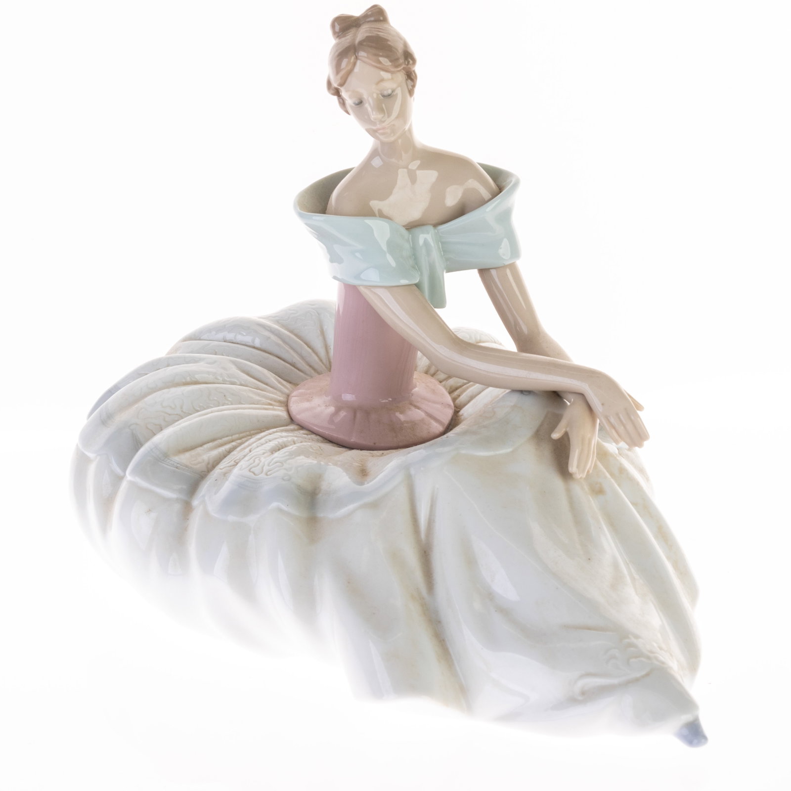 LARGE LLADRO STYLE PORCELAIN FIGURE: (HEIGHT) 20CM.From a collection of Wedgwood and other selected ceramic/porcelain objects. Kindly examine all photographs provided in this listing or ask for a condition report. All items offered are i