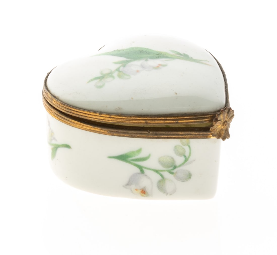 FRENCH HAND-PAINTED LIMOGES PORCELAIN PILL BOX: (W) 6CM.From a collection of Wedgwood and other selected ceramic/porcelain objects. Kindly examine all photographs provided in this listing or ask for a condition report. All items offered are in gene