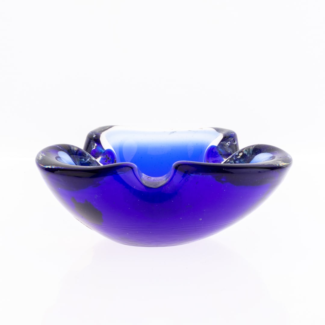 BLUE SOMMERSO VENETIAN MURANO GLASS BOWL: From a collection of Wedgwood and other selected ceramic/porcelain objects. Kindly examine all photographs provided in this listing or ask for a condition report. All items offered are in generally go
