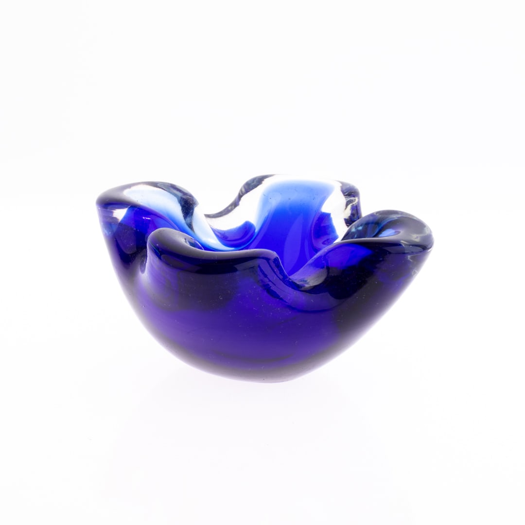 BLUE SOMMERSO VENETIAN MURANO GLASS BOWL: From a collection of Wedgwood and other selected ceramic/porcelain objects. Kindly examine all photographs provided in this listing or ask for a condition report. All items offered are in generally go