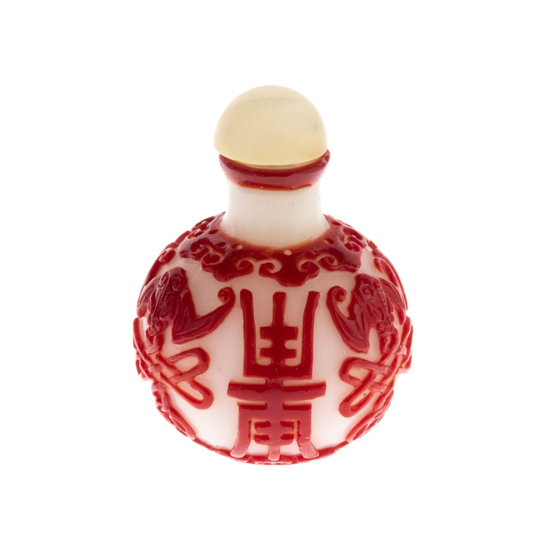 CHINESE PEKING GLASS CAMEO SNUFF BOTTLE WITH JADE TOP (1 of 3)