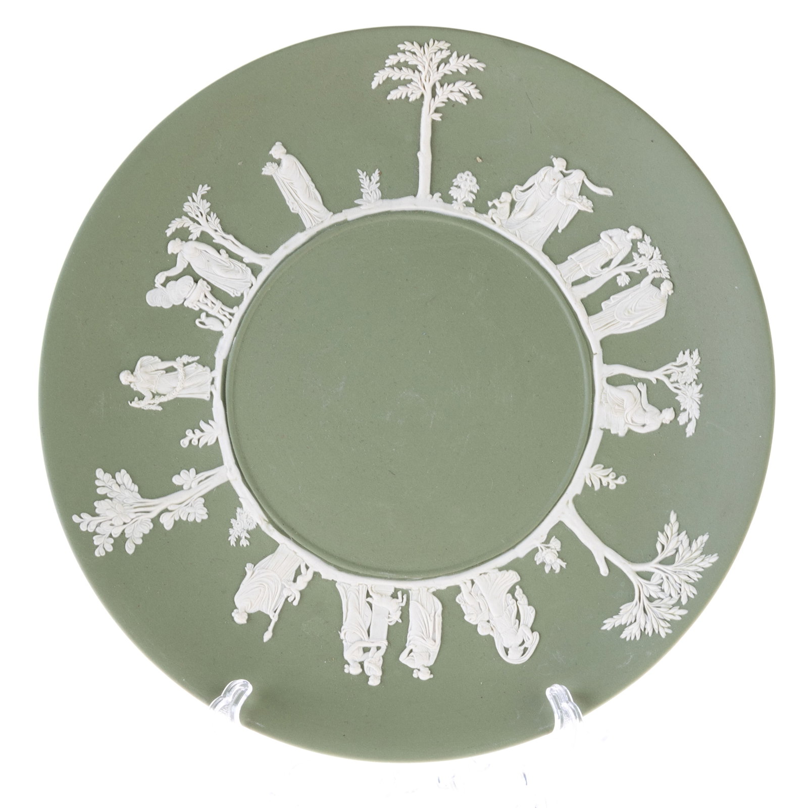 WEDGWOOD GREEN JASPER PORCELAIN CAMEO PLATE: (DIA) 24CM. From a collection of Wedgwood and other selected ceramic/porcelain objects. Kindly examine all photographs provided in this listing or ask for a condition report. All items offered are in 
