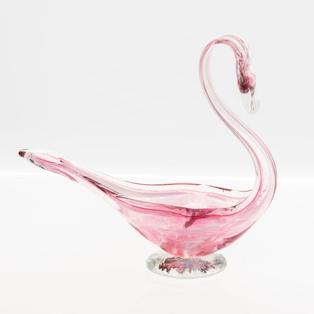 MURANO VENETIAN GLASS SWAN ASHTRAY OR BOWL: From a collection of Wedgwood and other selected ceramic/porcelain objects. Kindly examine all photographs provided in this listing or ask for a condition report. All items offered are in generally go