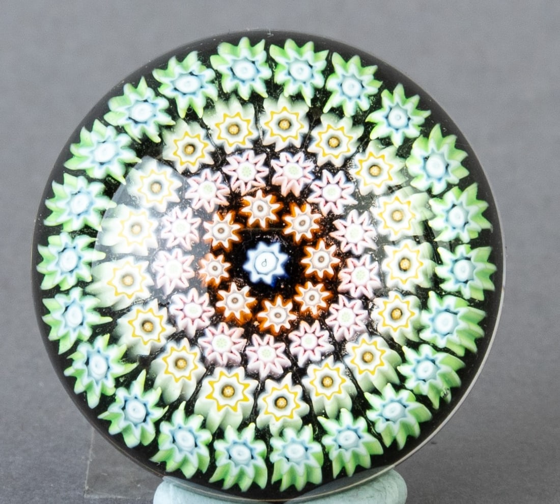 SCOTTISH PERTHSHIRE MILLEFIORI GLASS PAPERWEIGHT IN MANNER OF MURANO (1 of 2)