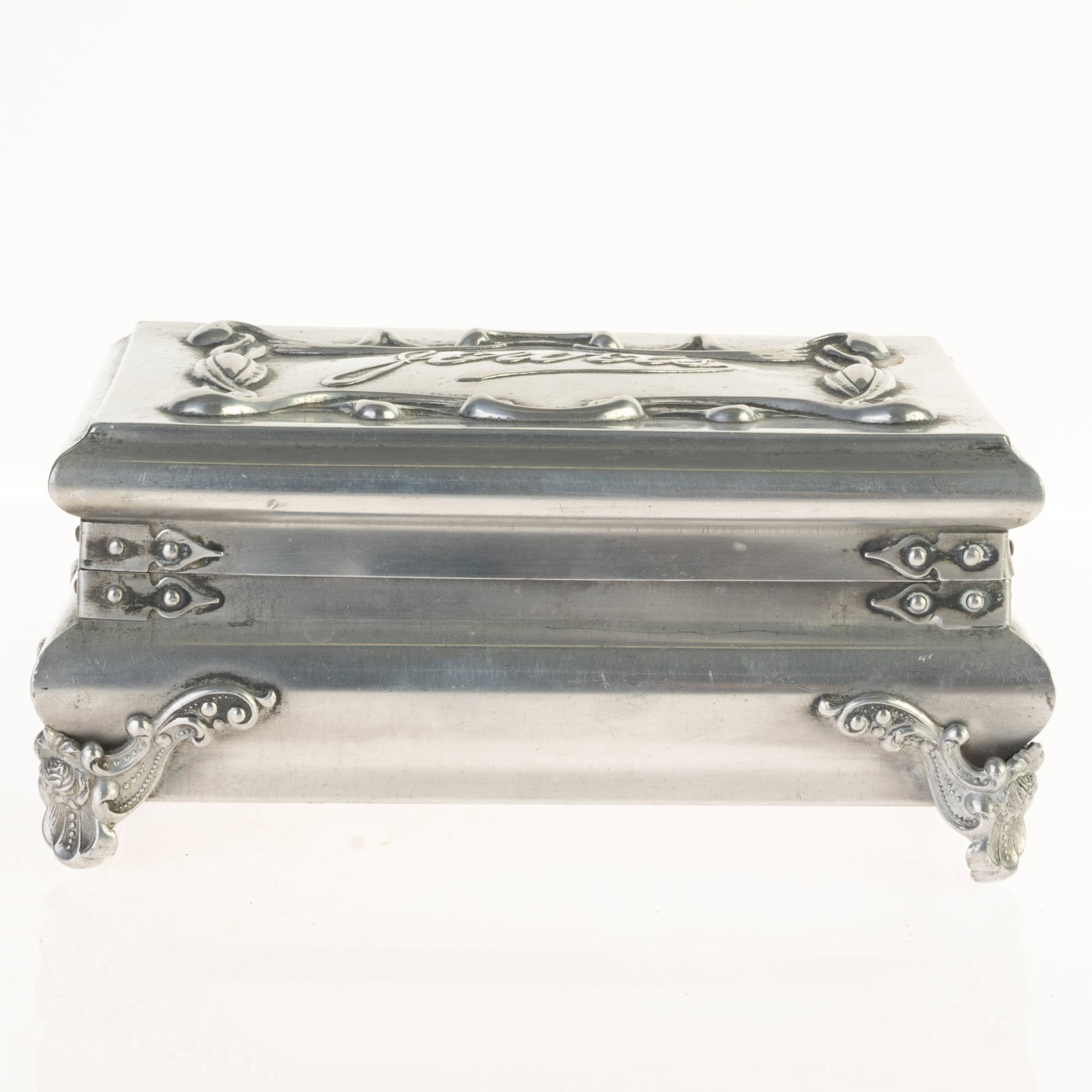 WHITE METAL JEWELLERY CASKET BOX: From a collection of Wedgwood and other selected ceramic/porcelain objects. Kindly examine all photographs provided in this listing or ask for a condition report. All items offered are in generally go
