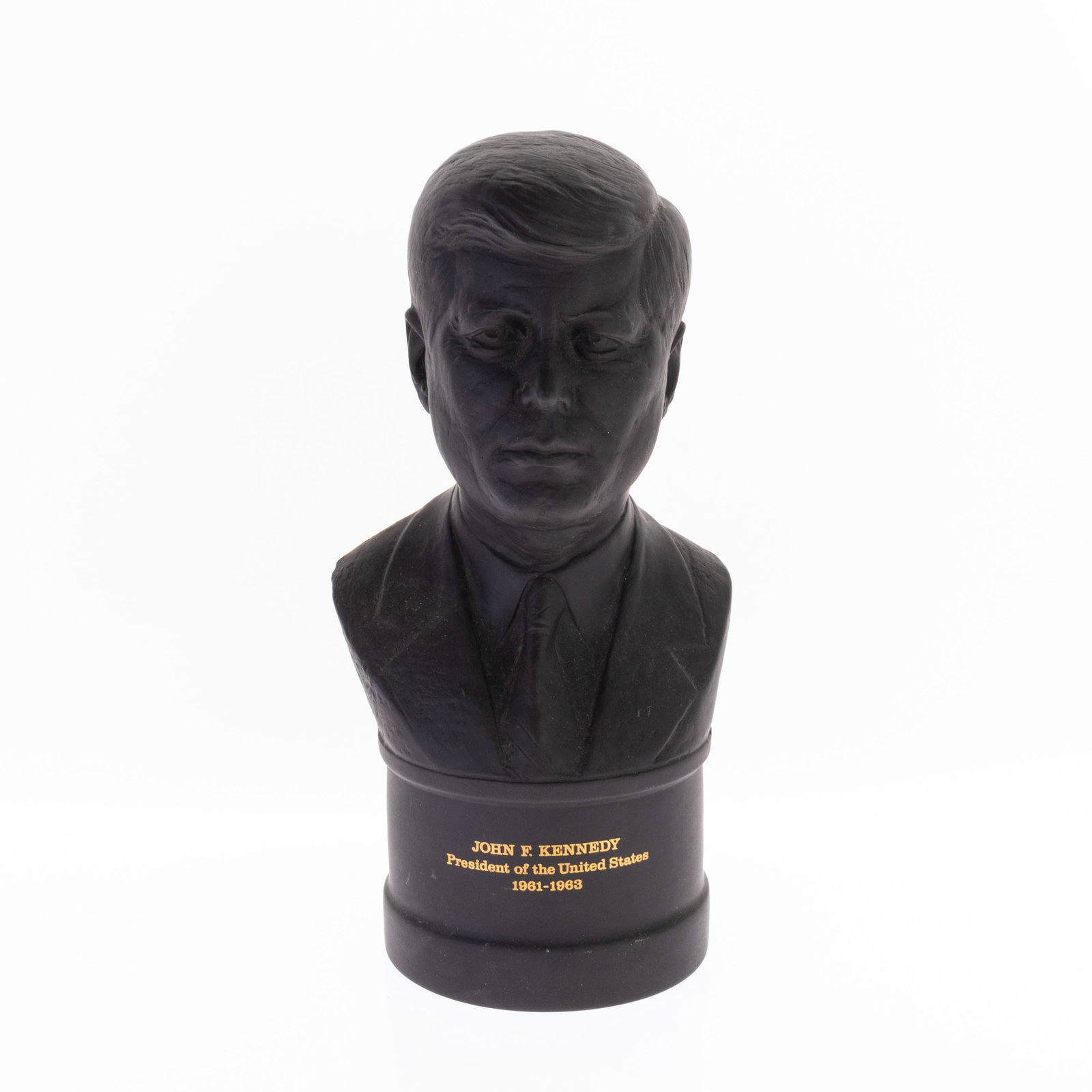 WEDGWOOD CERAMIC PORCELAIN BUST OF US PRESIDENT: (HEIGHT) 21CM.From a collection of Wedgwood and other selected ceramic/porcelain objects. Kindly examine all photographs provided in this listing or ask for a condition report. All items offered are i