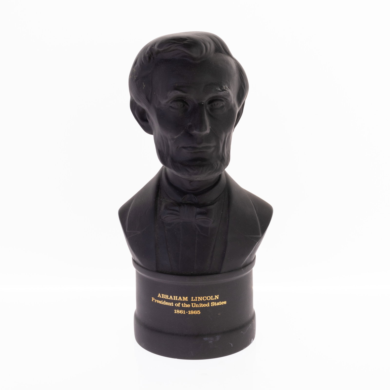 WEDGWOOD CERAMIC PORCELAIN BUST OF US PRESIDENT: (HEIGHT) 21CM.From a collection of Wedgwood and other selected ceramic/porcelain objects. Kindly examine all photographs provided in this listing or ask for a condition report. All items offered are i