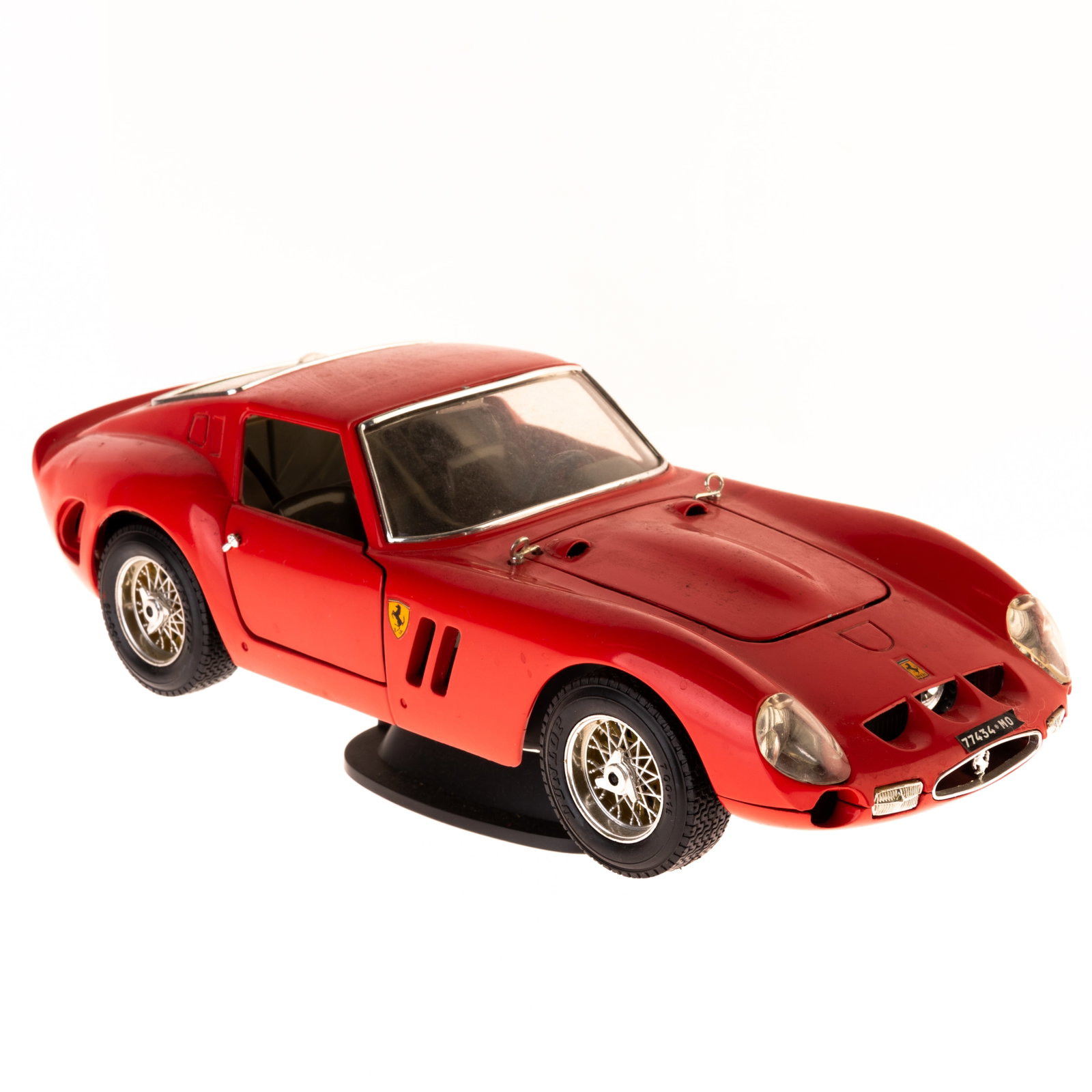 1:24 SCALE DIECAST MODEL BURAGO FERRARI: From a large collection of vintage die-cast vehicles including rare examples. Kindly examine all photographs provided in this listing or ask for a condition report. All items offered are in generally 
