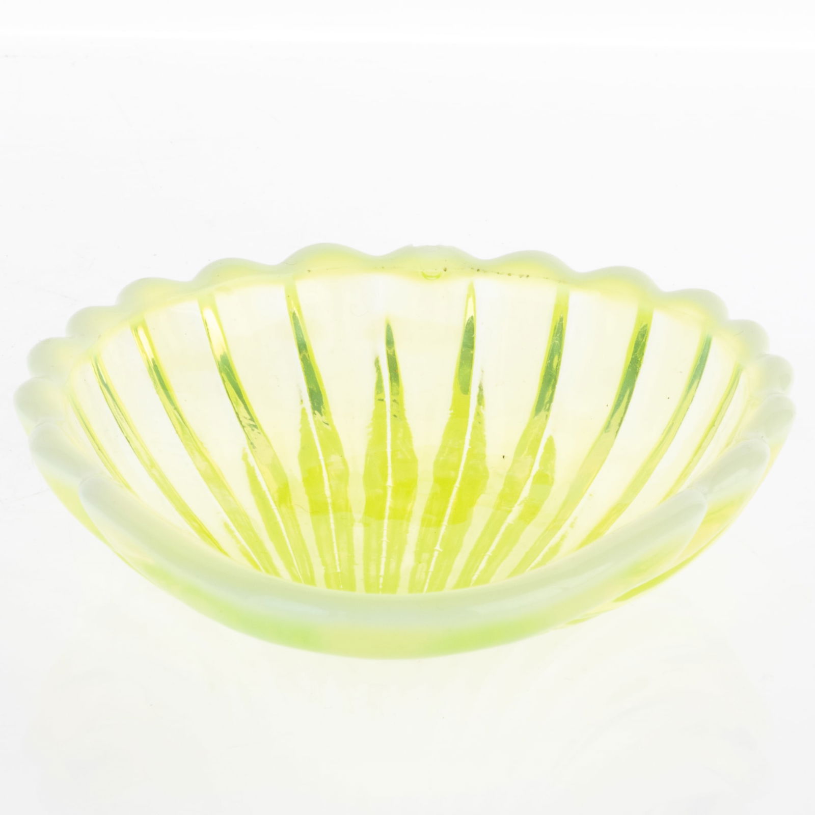 ANTIQUE OPALESCENT VASELINE URANIUM GLASS SHELL DISH (1 of 3)