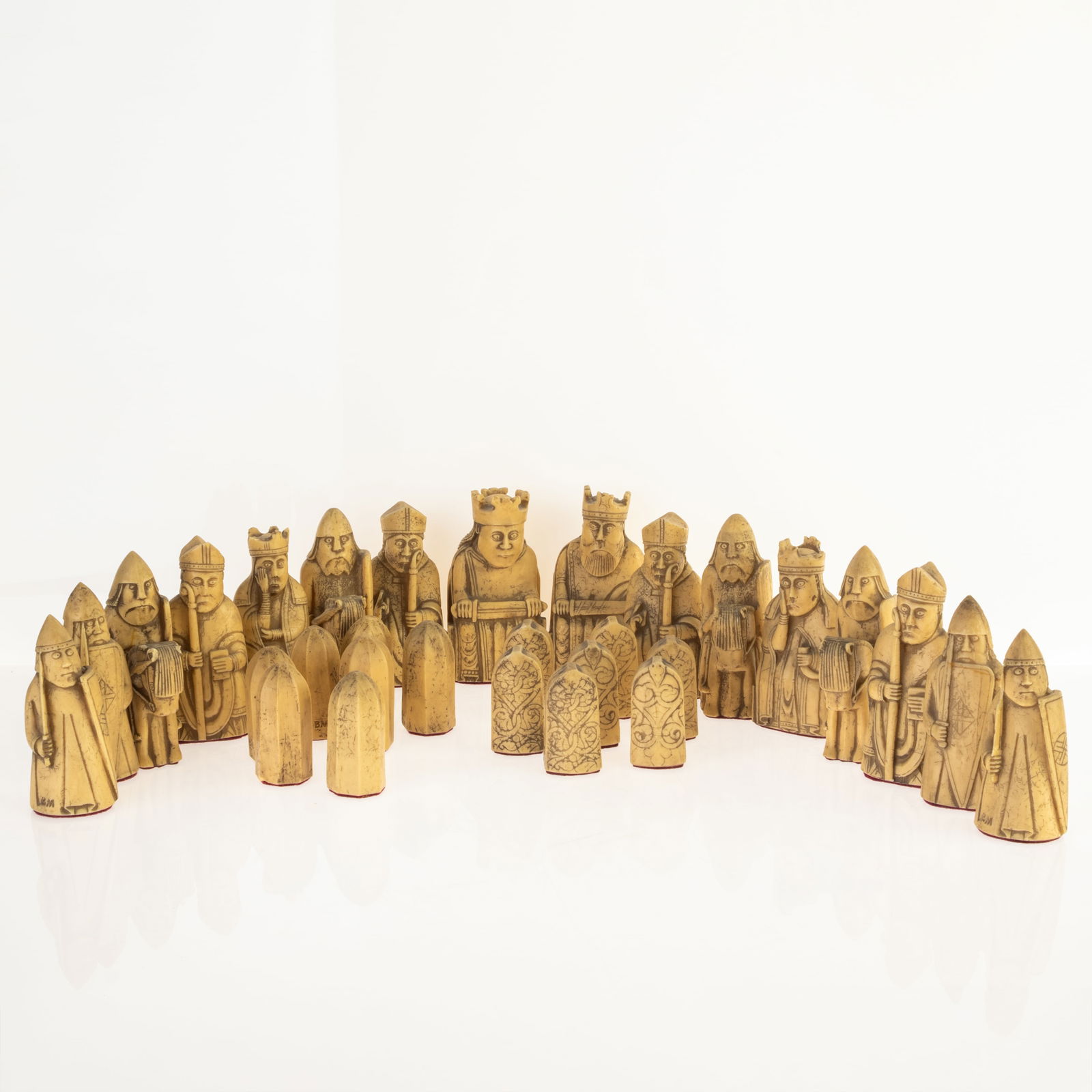 MEDIEVAL STYLE COMPOSITE CHESS SET (1 of 7)