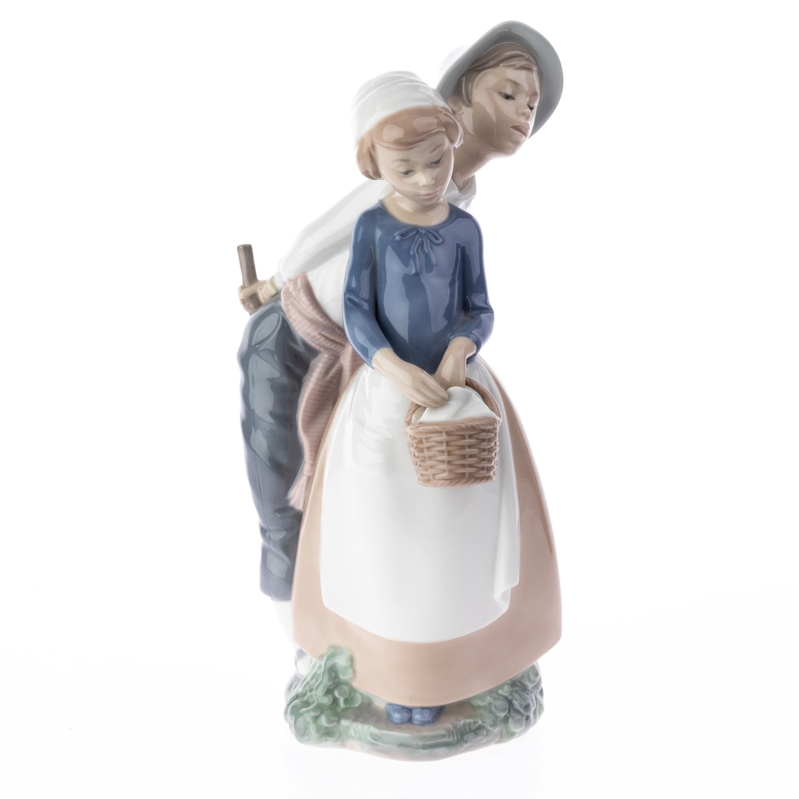 LLADRO STYLE PORCELAIN FIGURE: (H) 30CM.From a collection of Wedgwood and other selected ceramic/porcelain objects. Kindly examine all photographs provided in this listing or ask for a condition report. All items offered are in gen