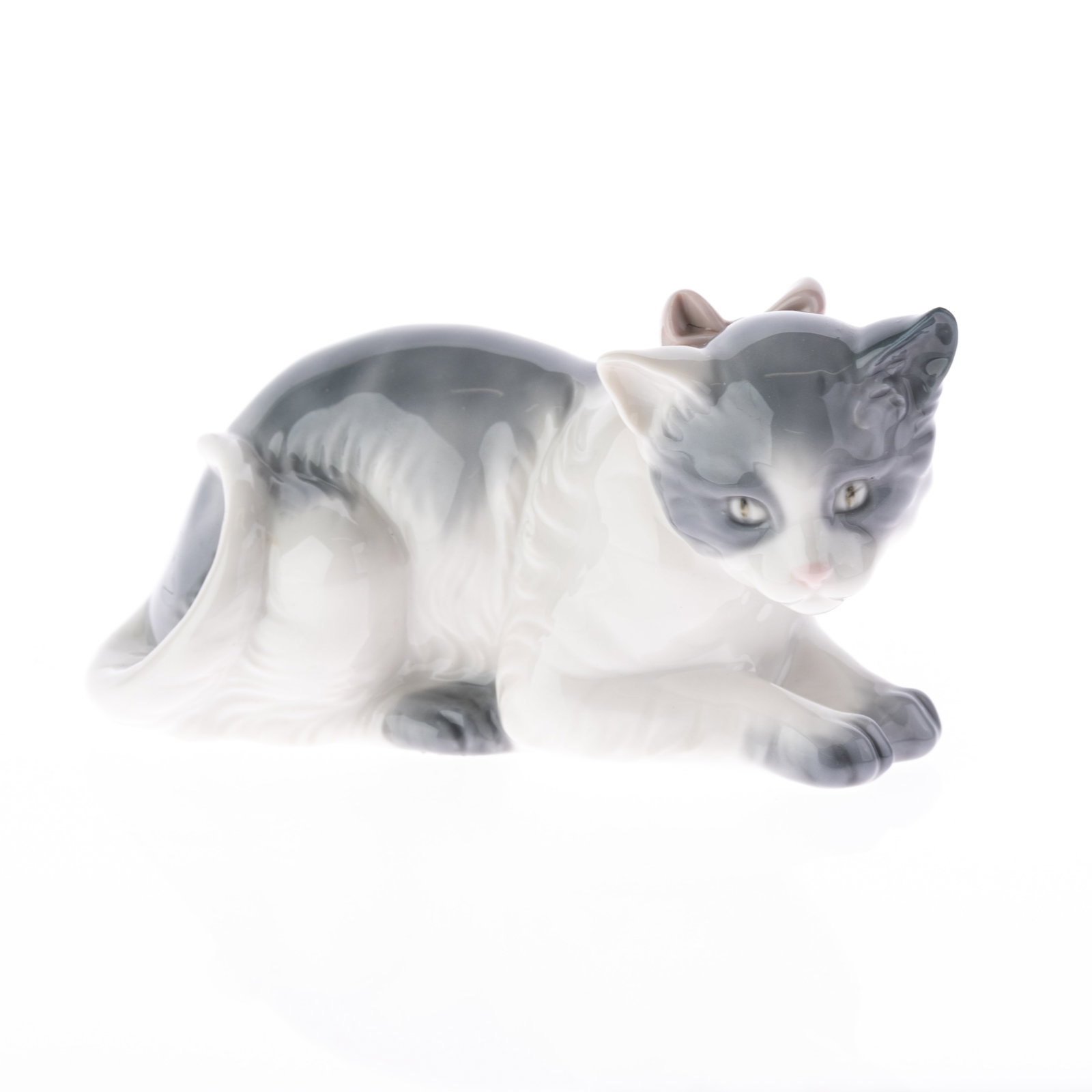 LLADRO TYPE PORCELAIN CERAMIC FIGURE (1 of 2)