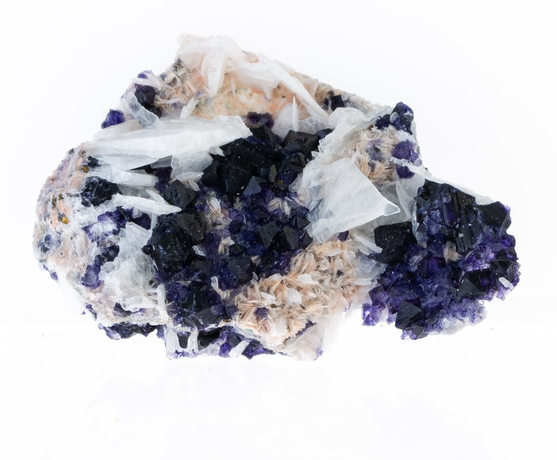 A NATURAL GEODE MINERAL CRYSTAL SPECIMEN (1 of 7)