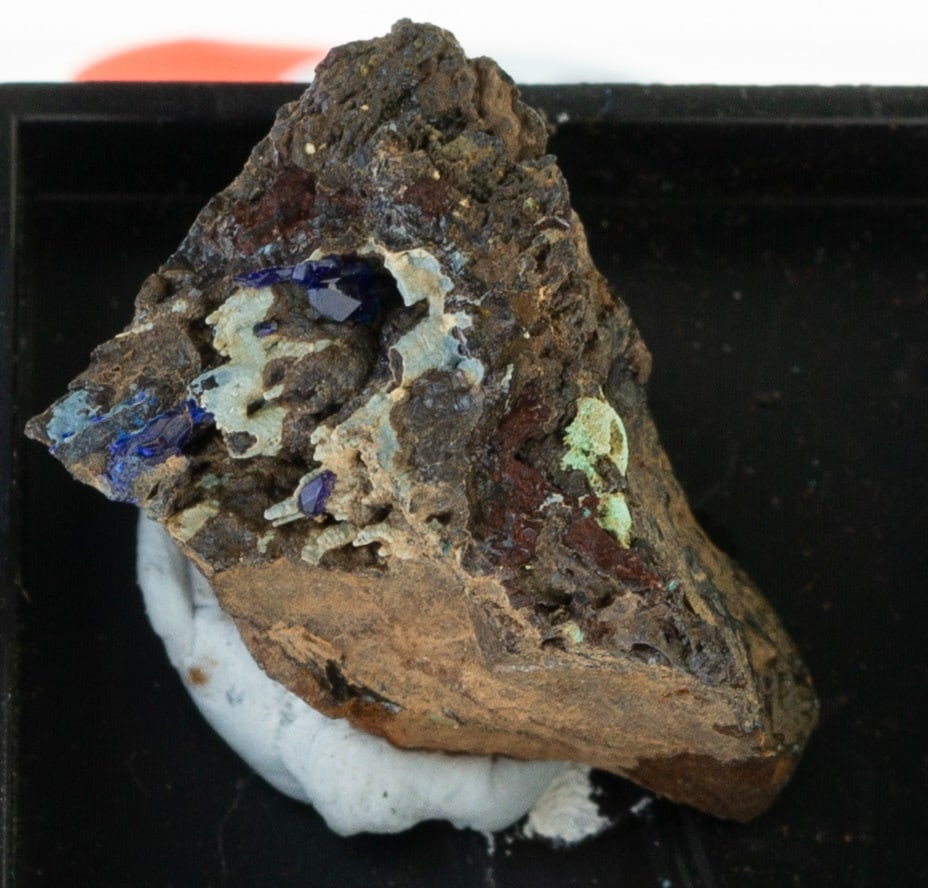 A NATURAL GEODE MINERAL CRYSTAL SPECIMEN (1 of 5)