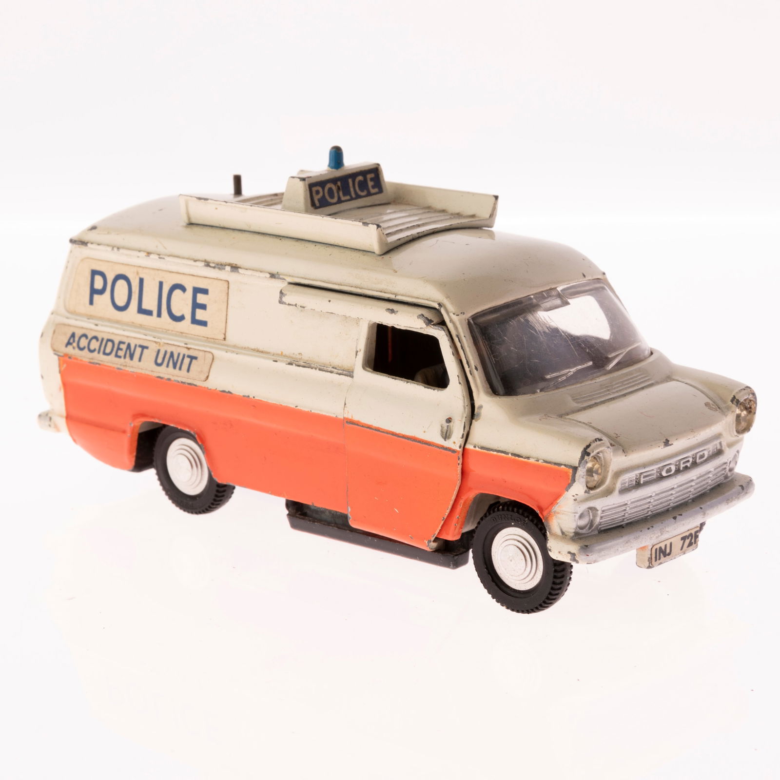 1:43 SCALE DIECAST MODEL DINKY TOYS POLICE FORD TRANSIT VAN (1 of 4)