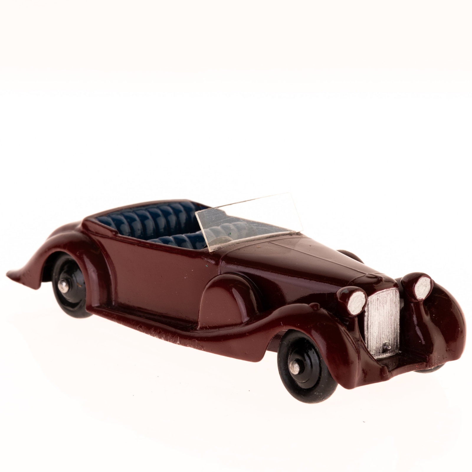 1:43 SCALE DIECAST MODEL DINKY TOYS MECCANO LAGONDA: From a large collection of vintage die-cast vehicles including rare examples. Kindly examine all photographs provided in this listing or ask for a condition report. All items offered are in generally 
