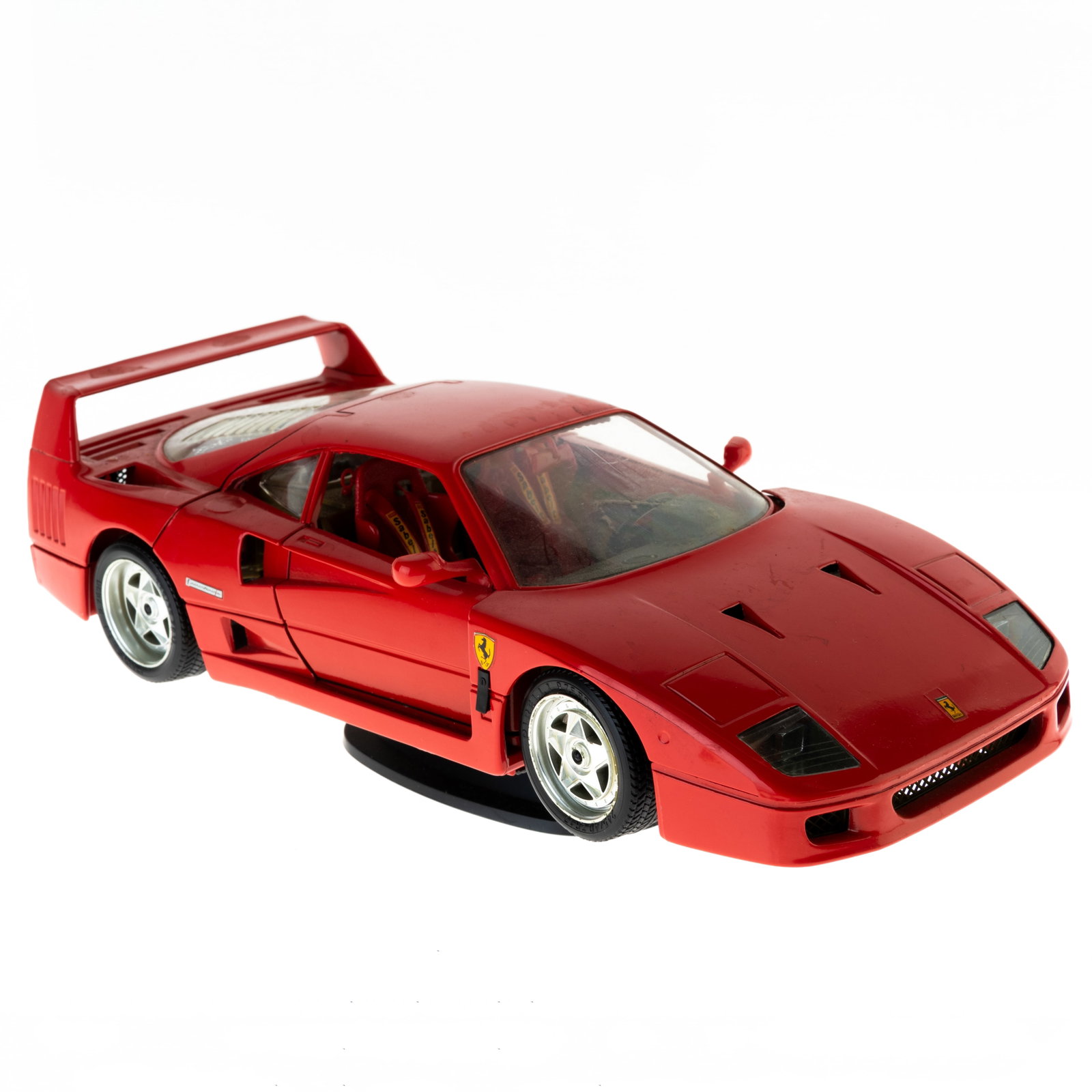 1:24 SCALE DIECAST MODEL BURAGO FERRARI: From a large collection of vintage die-cast vehicles including rare examples. Kindly examine all photographs provided in this listing or ask for a condition report. All items offered are in generally 