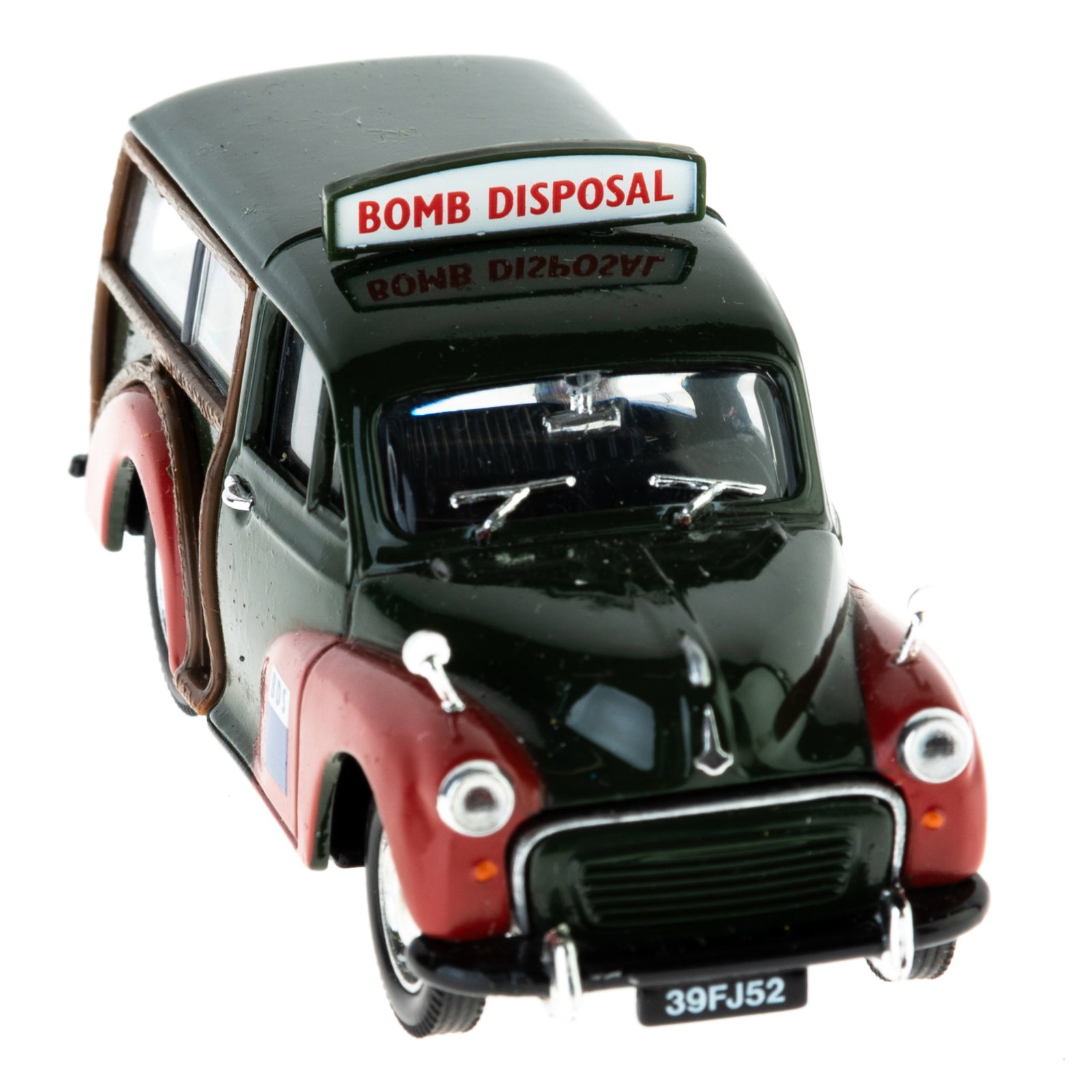 1:43 SCALE DIECAST MODEL CORGI MORRIS TRAVELLER: From a large collection of vintage die-cast vehicles including rare examples. Kindly examine all photographs provided in this listing or ask for a condition report. All items offered are in generally 