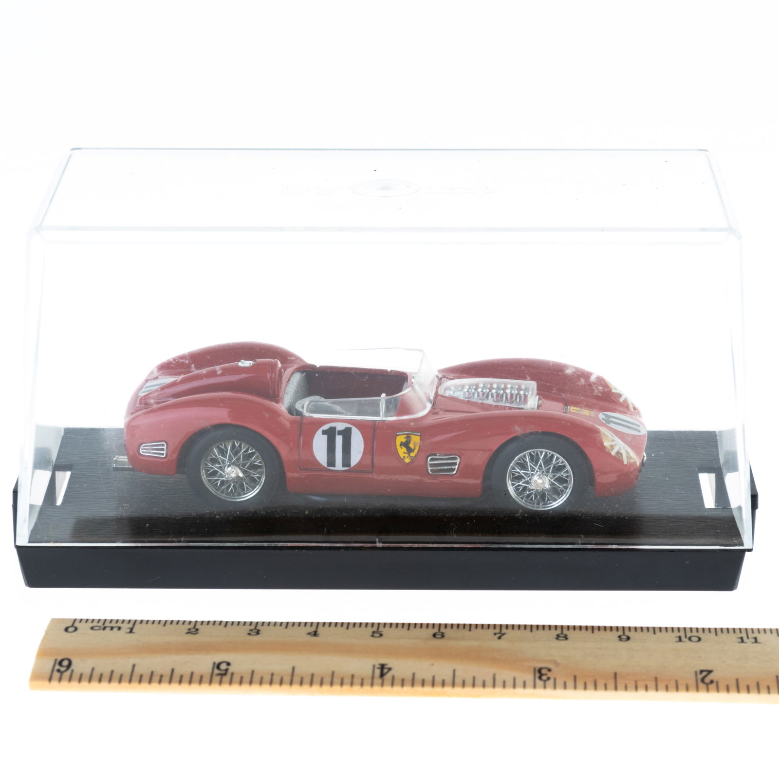 1:43 SCALE DIECAST MODEL FERRARI 250 TRS 1960 (1 of 3)