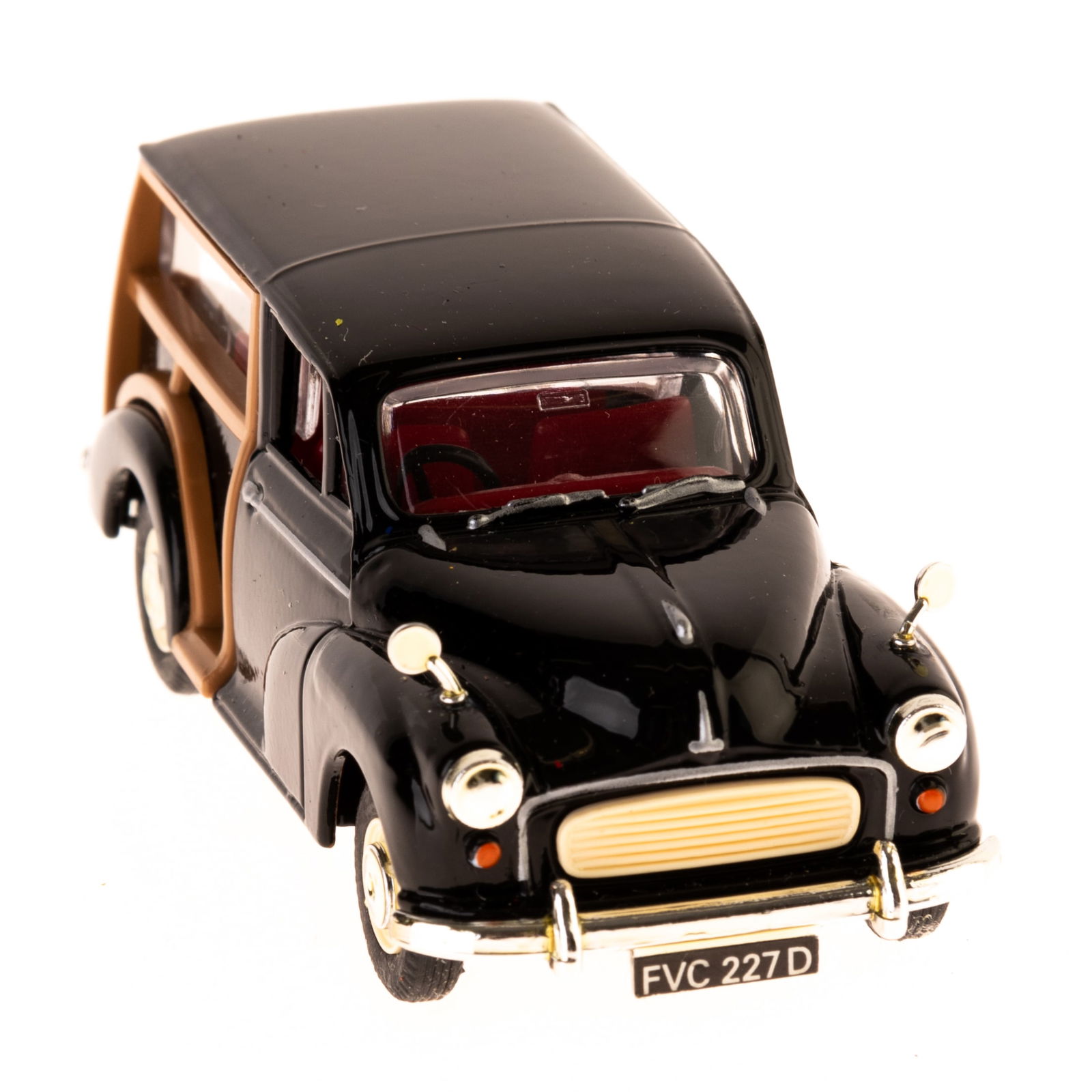 1:43 SCALE DIECAST MODEL VANGUARDS MORRIS TRAVELLER (1 of 4)