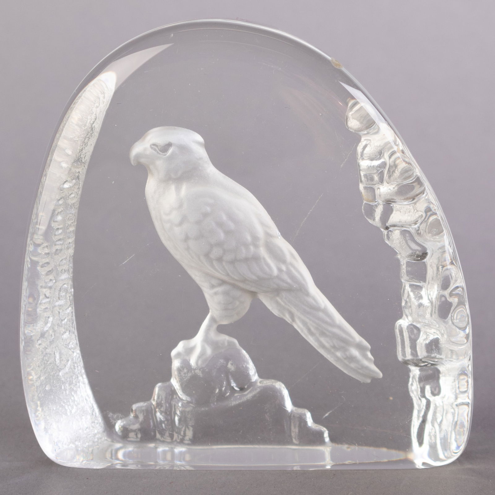 WEDGWOOD CRYSTAL GLASS INTAGLIO ANIMAL BIRD PAPERWEIGHT: Kindly examine all photographs provided in this listing or ask for a condition report. All items offered are in generally good, pre-owned condition, unless otherwise specifically described. The item i