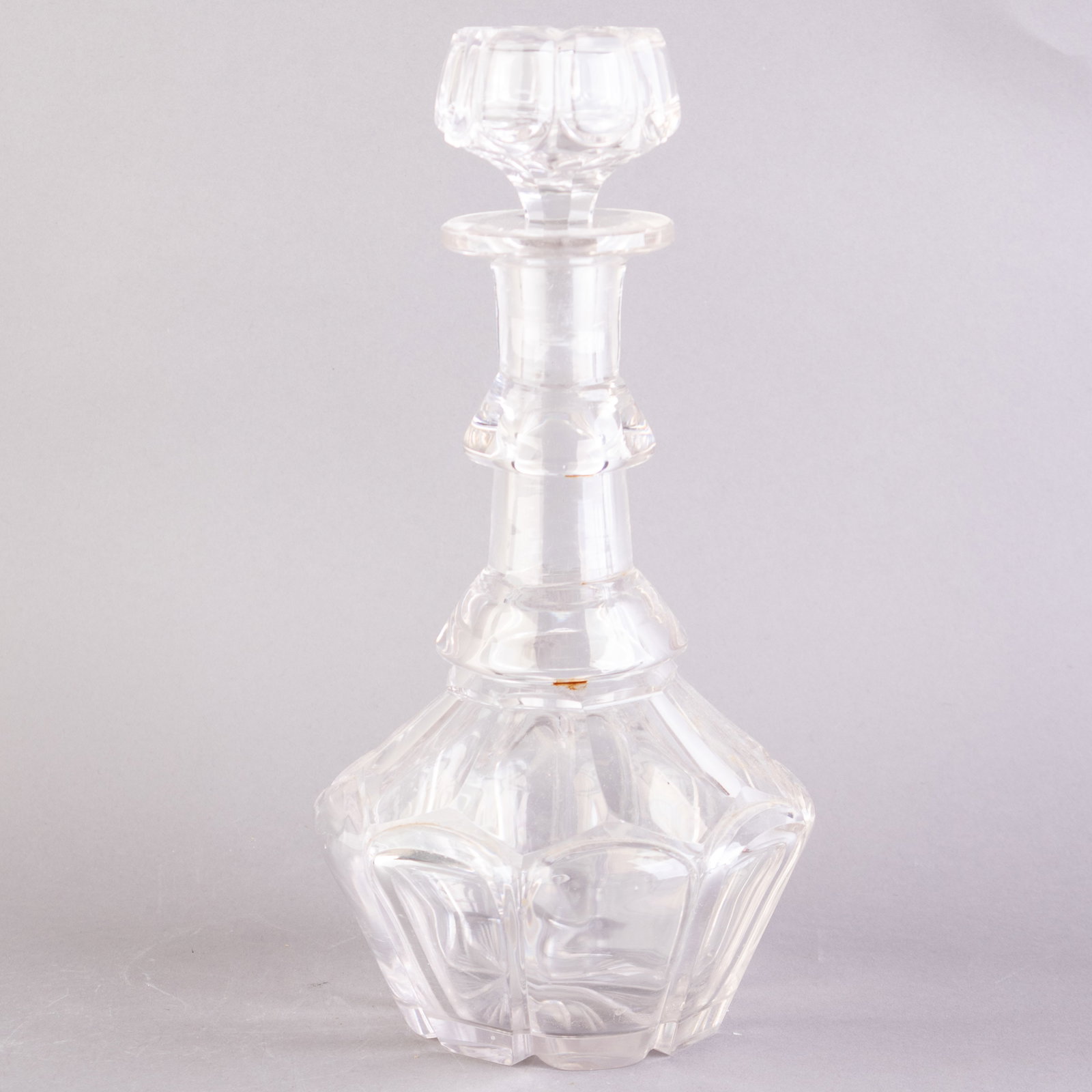 ANTIQUE CRYSTAL GLASS DECANTER: Kindly examine all photographs provided in this listing or ask for a condition report. All items offered are in generally good, pre-owned condition, unless otherwise specifically described. The item i