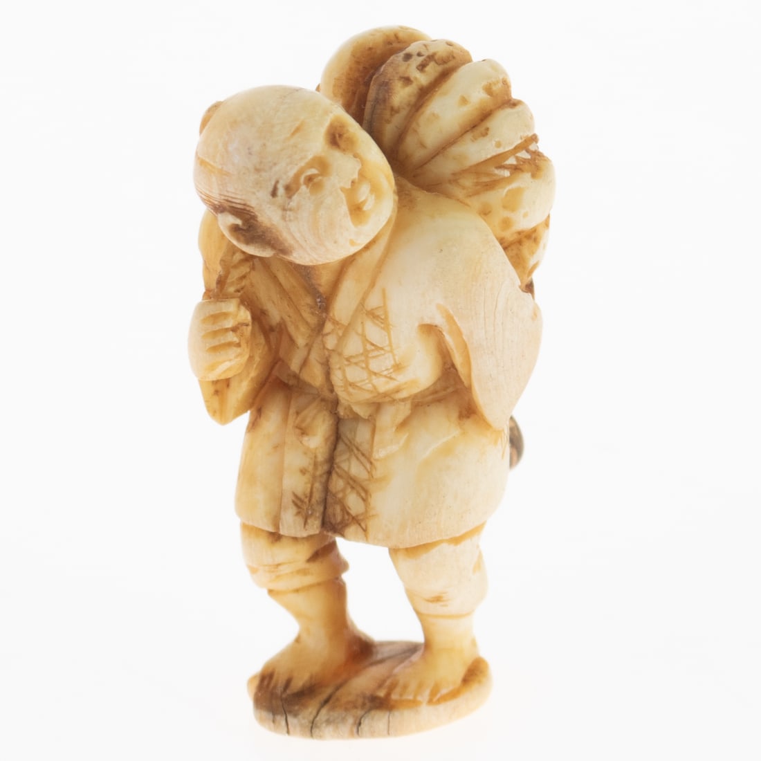 AN ANTIQUE JAPANESE NETSUKE: From a collection of Wedgwood and other selected ceramic/porcelain objects. Kindly examine all photographs provided in this listing or ask for a condition report. All items offered are in generally go