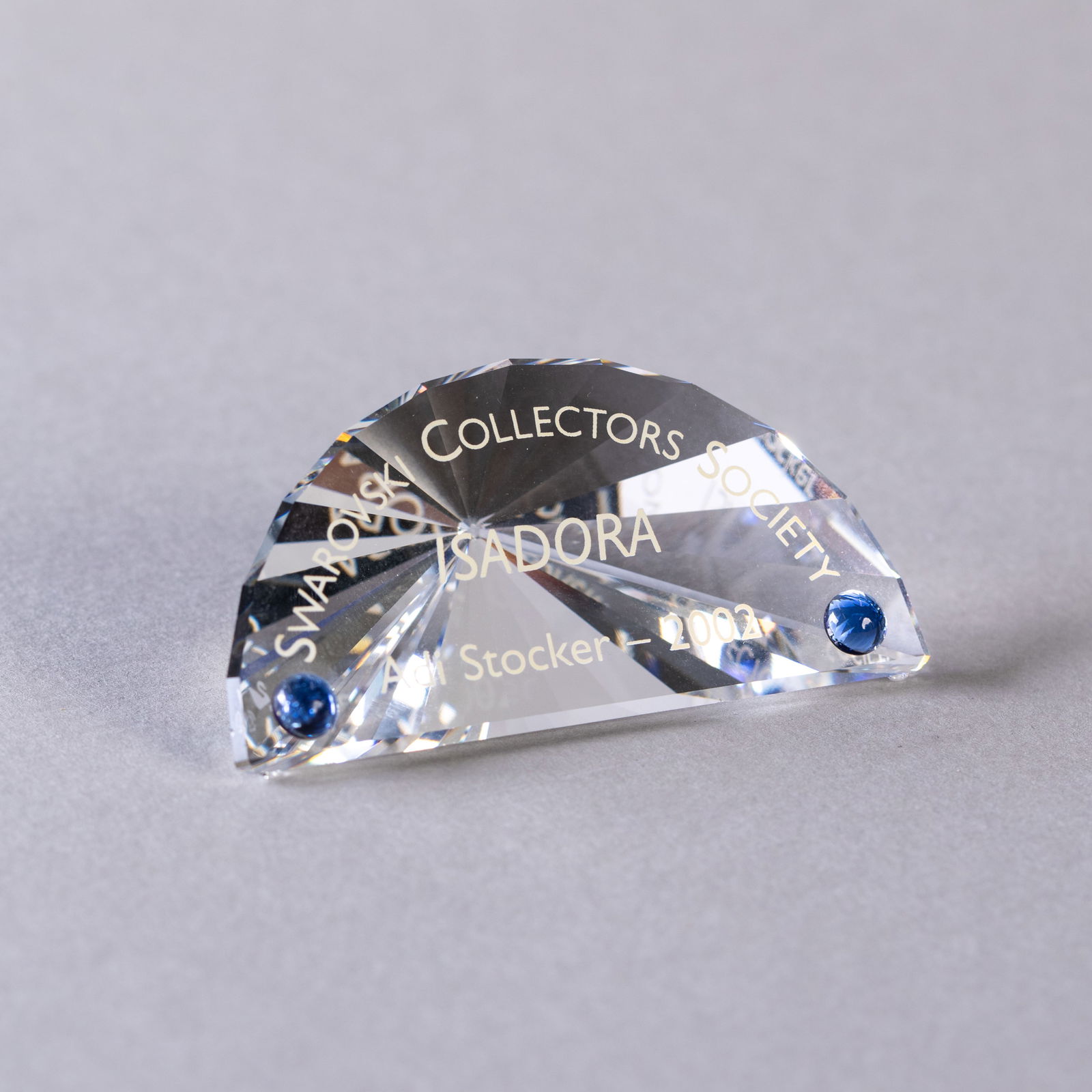 SWAROVSKI CRYSTAL GLASS PAPERWEIGHT (1 of 2)