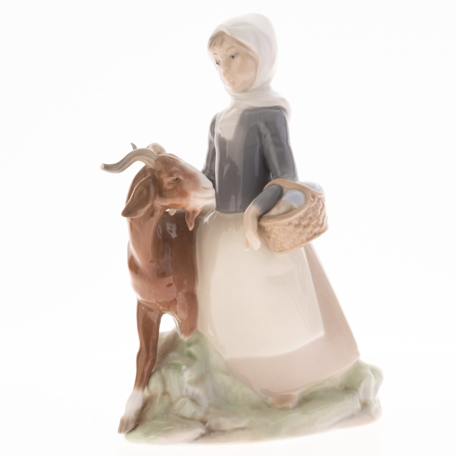 LLADRO PORCELAIN CERAMIC FIGURE: Kindly examine all photographs provided in this listing or ask for a condition report. All items offered are in generally good, pre-owned condition, unless otherwise specifically described. The item i