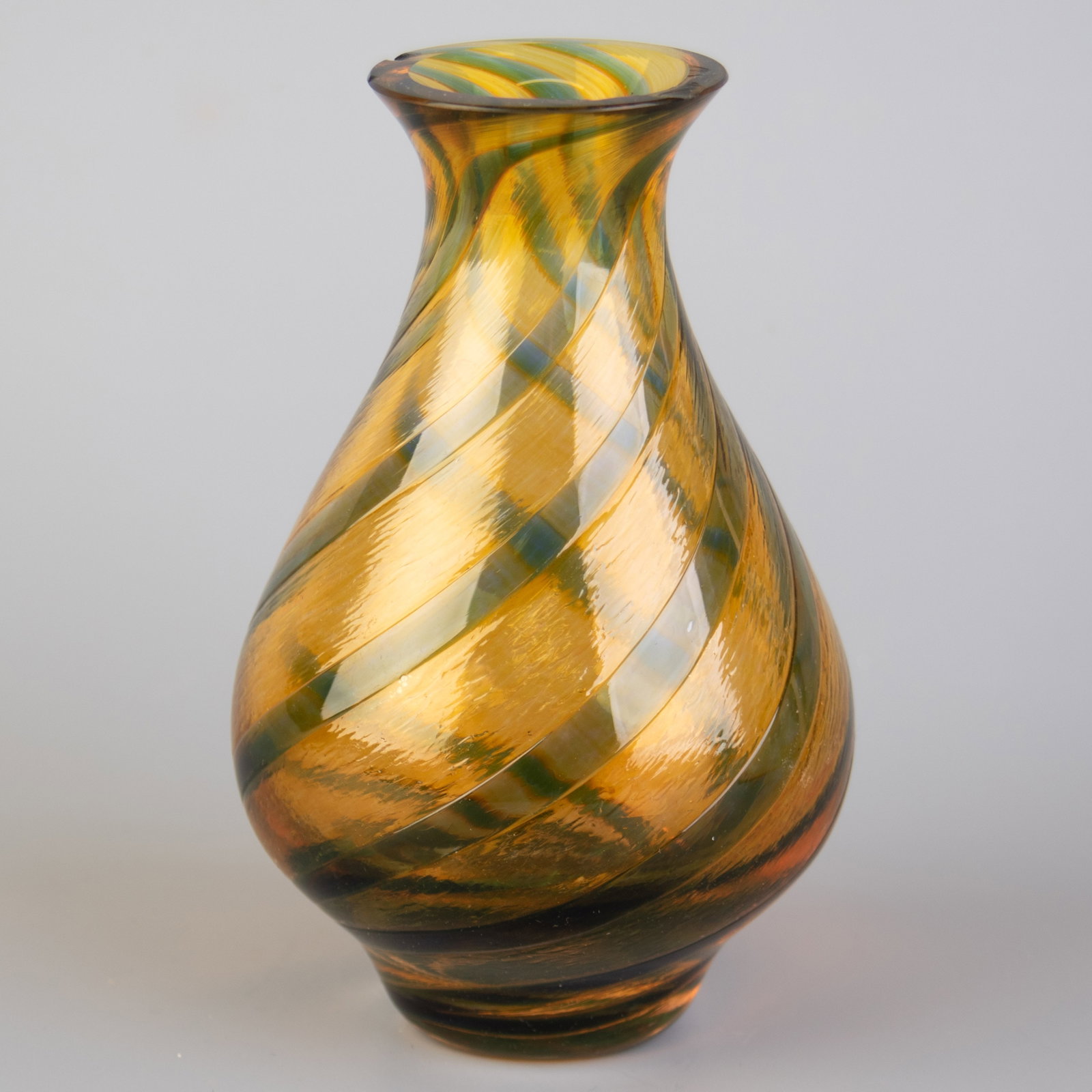 CAITHNESS SCOTTISH GLASS SPIRAL VASE: Kindly examine all photographs provided in this listing or ask for a condition report. All items offered are in generally good, pre-owned condition, unless otherwise specifically described. The item i