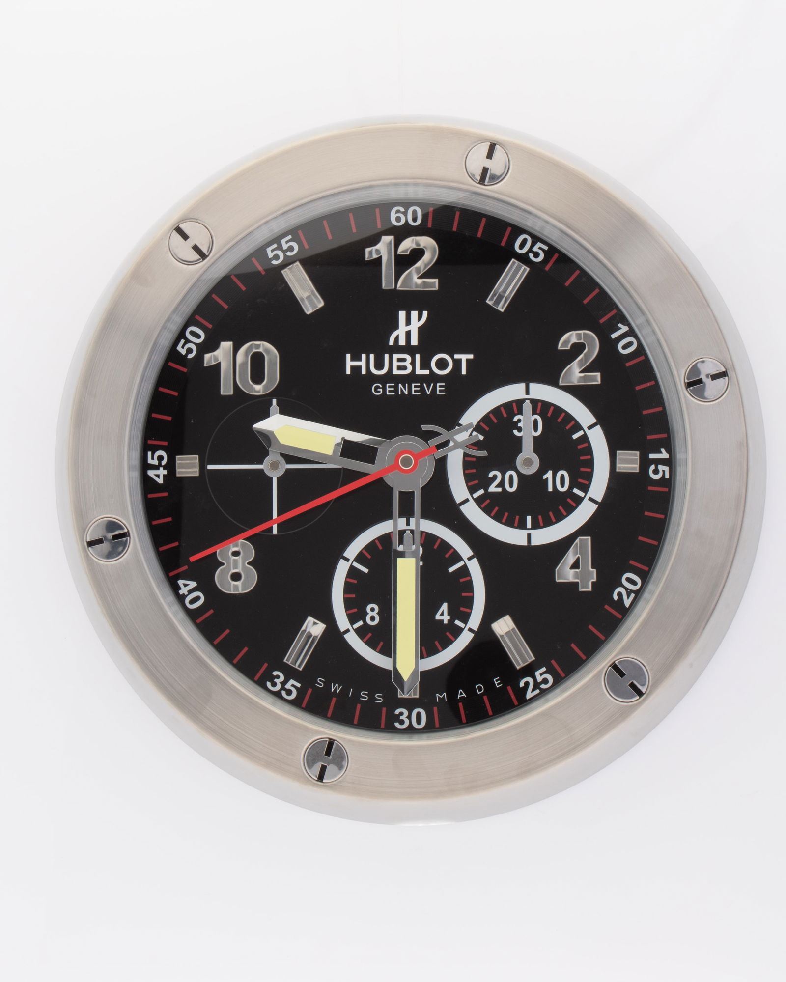 HUBLOT SILVER & BLACK AUTHORISED GENEVE WATCH DEALERSHIP CLOCK: Clock is in excellent working condition. This clock is for selected watch dealerships. With sweeping hands and luminous stripes. Requiring two AA batteries. Dimensions 35cm in diameter. Kindly examine