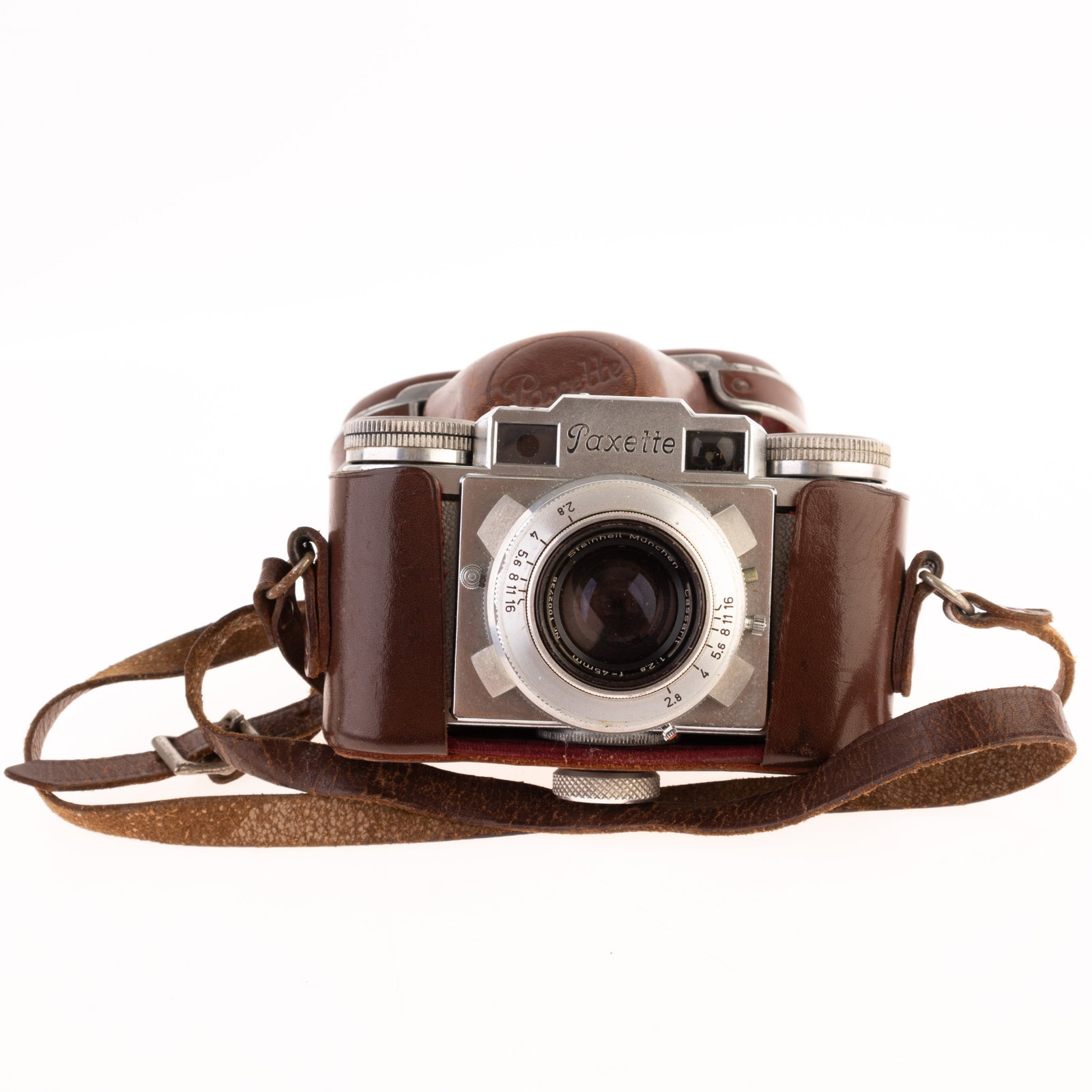 VINTAGE BRAUN PAXETTE CAMERA: From a collection of Wedgwood and other selected ceramic/porcelain objects. Kindly examine all photographs provided in this listing or ask for a condition report. All items offered are in generally go