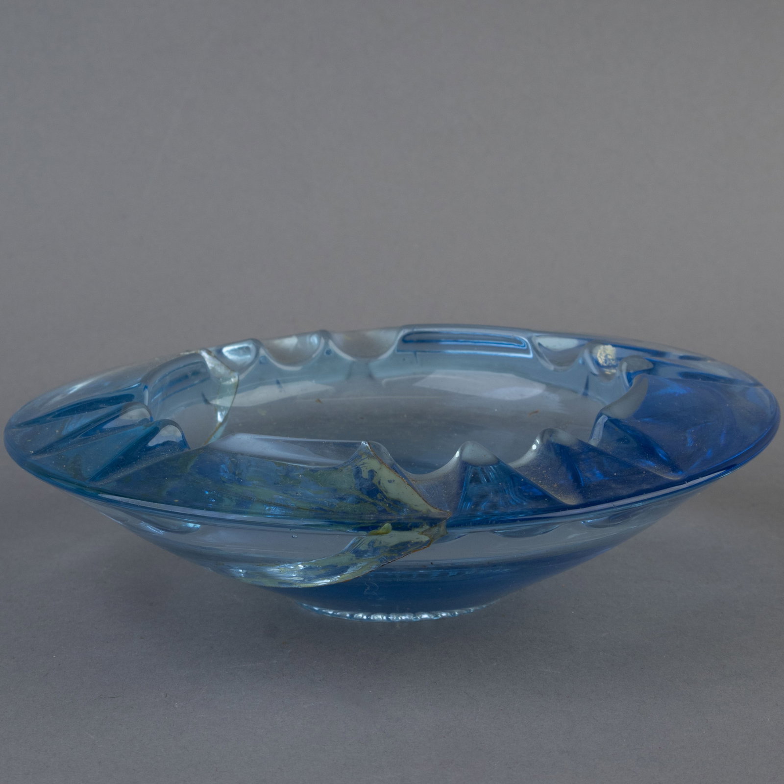 HEAVY ART DECO VINTAGE AQUAMARINE ASHTRAY: From a collection of Wedgwood and other selected ceramic/porcelain objects. Kindly examine all photographs provided in this listing or ask for a condition report. All items offered are in generally go