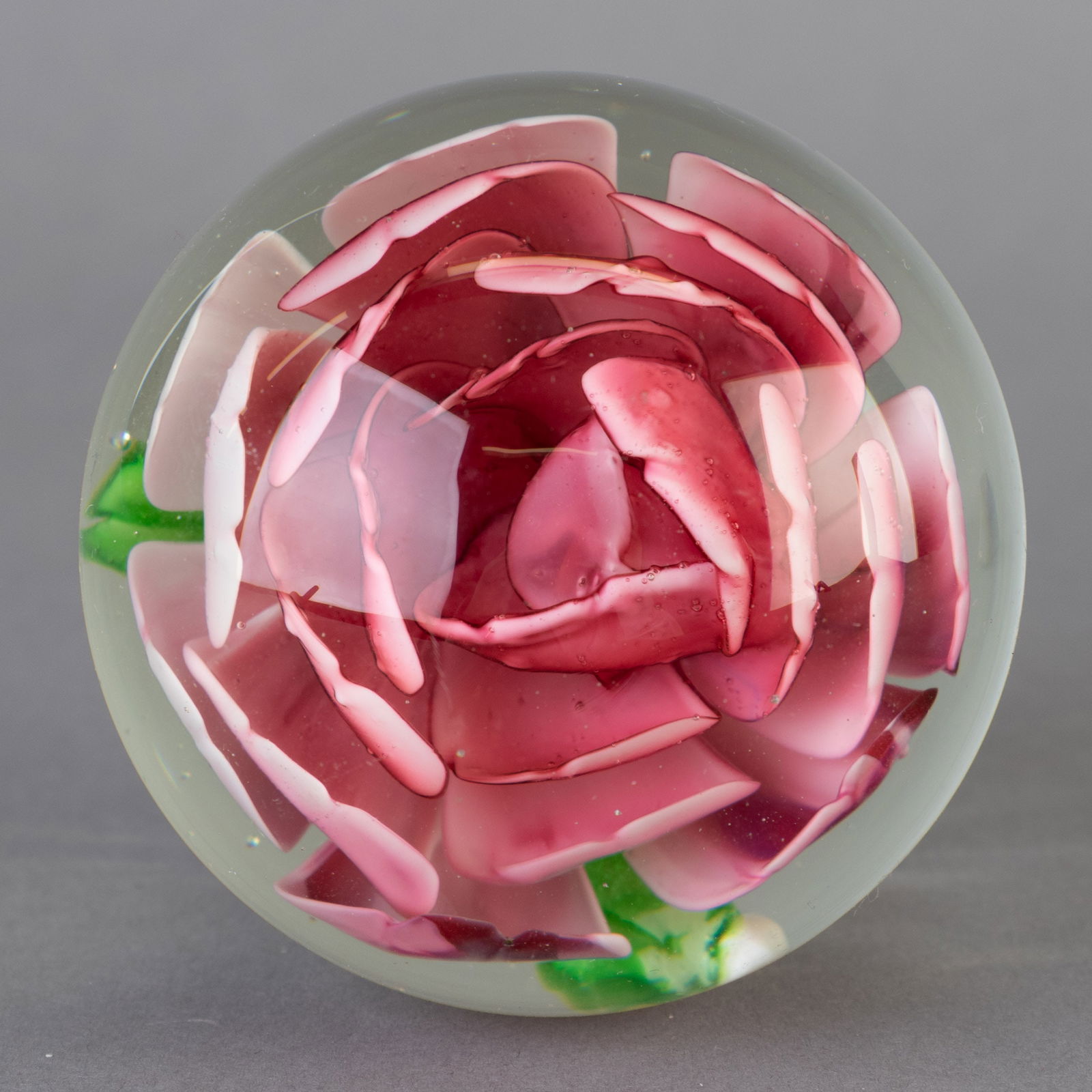 HAND BLOWN STUDIO GLASS PINK FLOWER PAPERWEIGHT (1 of 4)